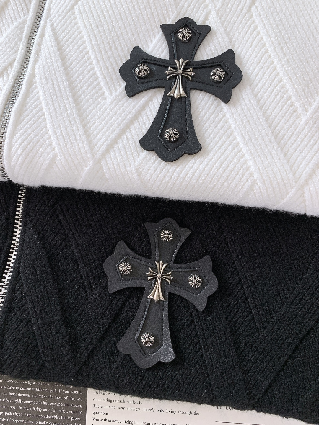 Chrome Hearts 克罗心 2025FW秋冬新品 菱格针织拉链开衫电商文案。甄选高支羊毛混纺面料