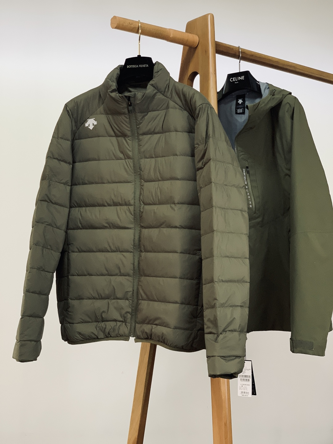 DESCENTE 迪桑特 2025FW秋冬新品男士三合一冲锋羽绒服。采用专业户外防风防水面料，抗风抗寒耐