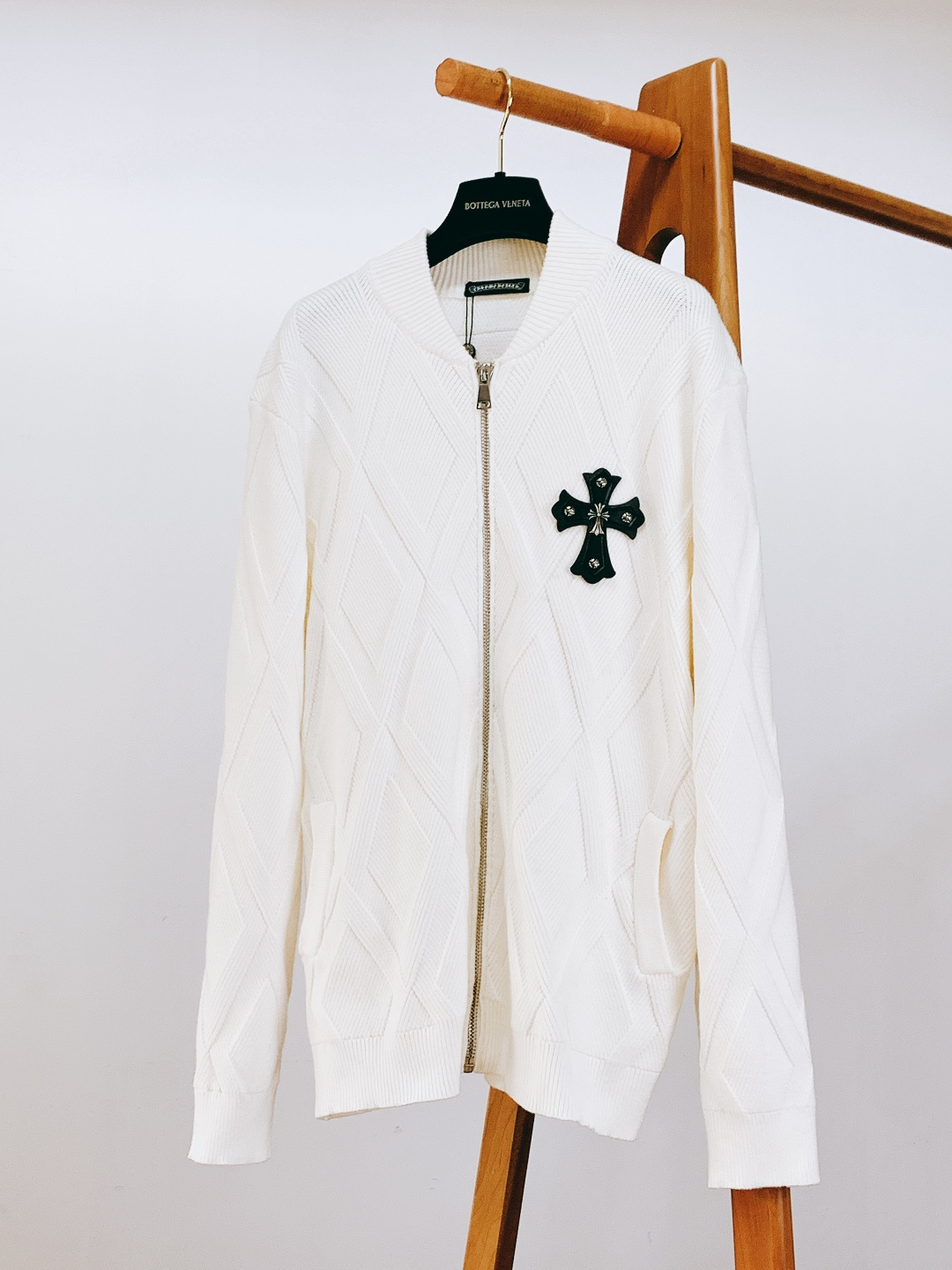 Chrome Hearts 克罗心 2025FW秋冬新品 菱格针织拉链开衫电商文案。甄选高支羊毛混纺面料