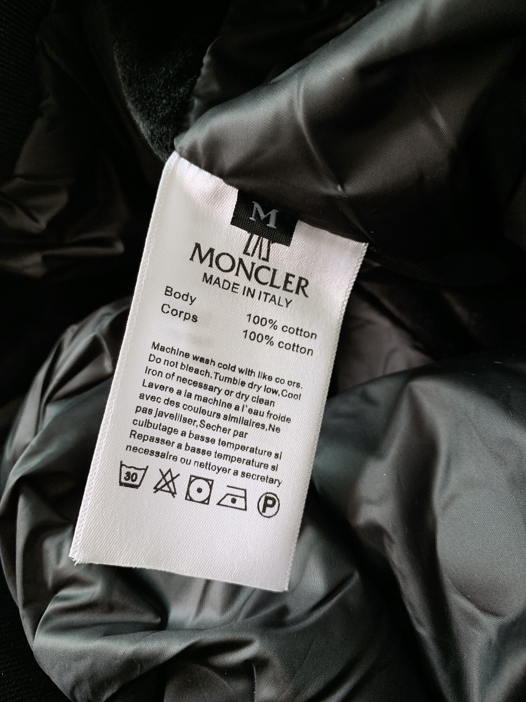 Moncler 蒙口 2025FW秋冬新品 休闲工装羽绒裤帅到没朋友！经典黑调撞色品牌徽章，工装大口袋+