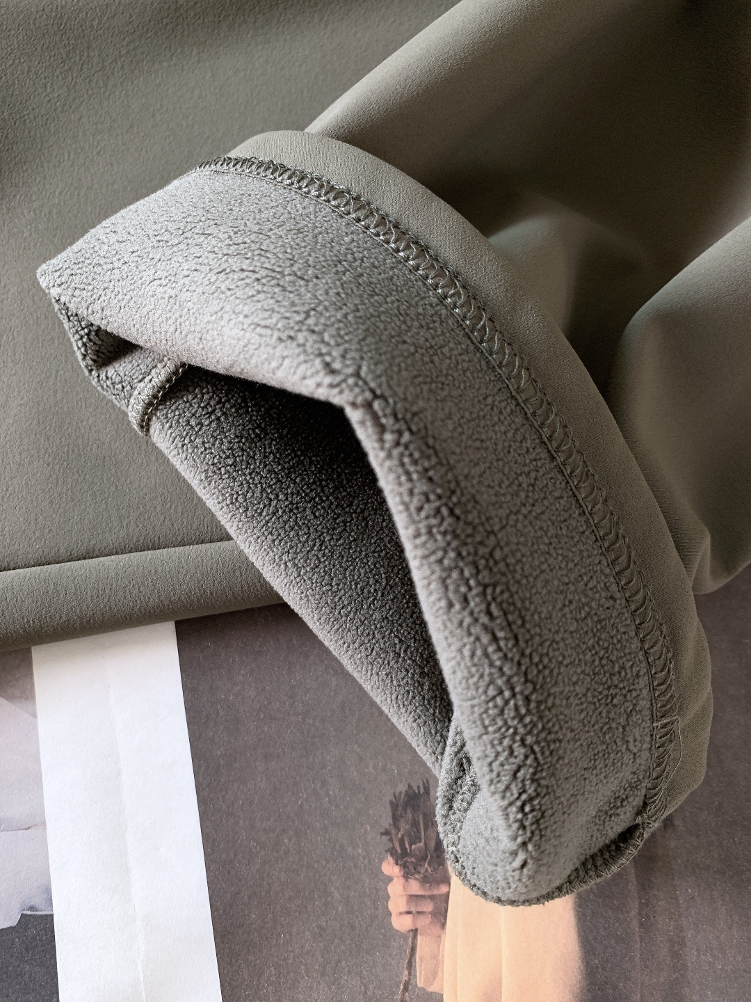 Kiton 奇顿 2025FW秋冬新品加绒休闲裤把意式高端质感拉满！细腻面料搭配软糯加绒内里，保暖又亲肤