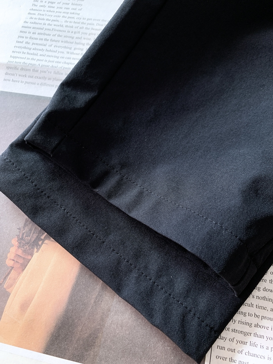 ARCTERYX 始祖鸟 2025FW秋冬新品户外休闲裤，轻量化面料加持，自带腰带+多拉链口袋设计，户外