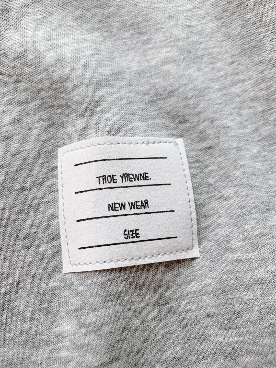 Thom Browne 汤姆·布朗 2025FW秋冬新品 经典四杠学院风休闲裤，经典四条纹元素撞色黑白灰