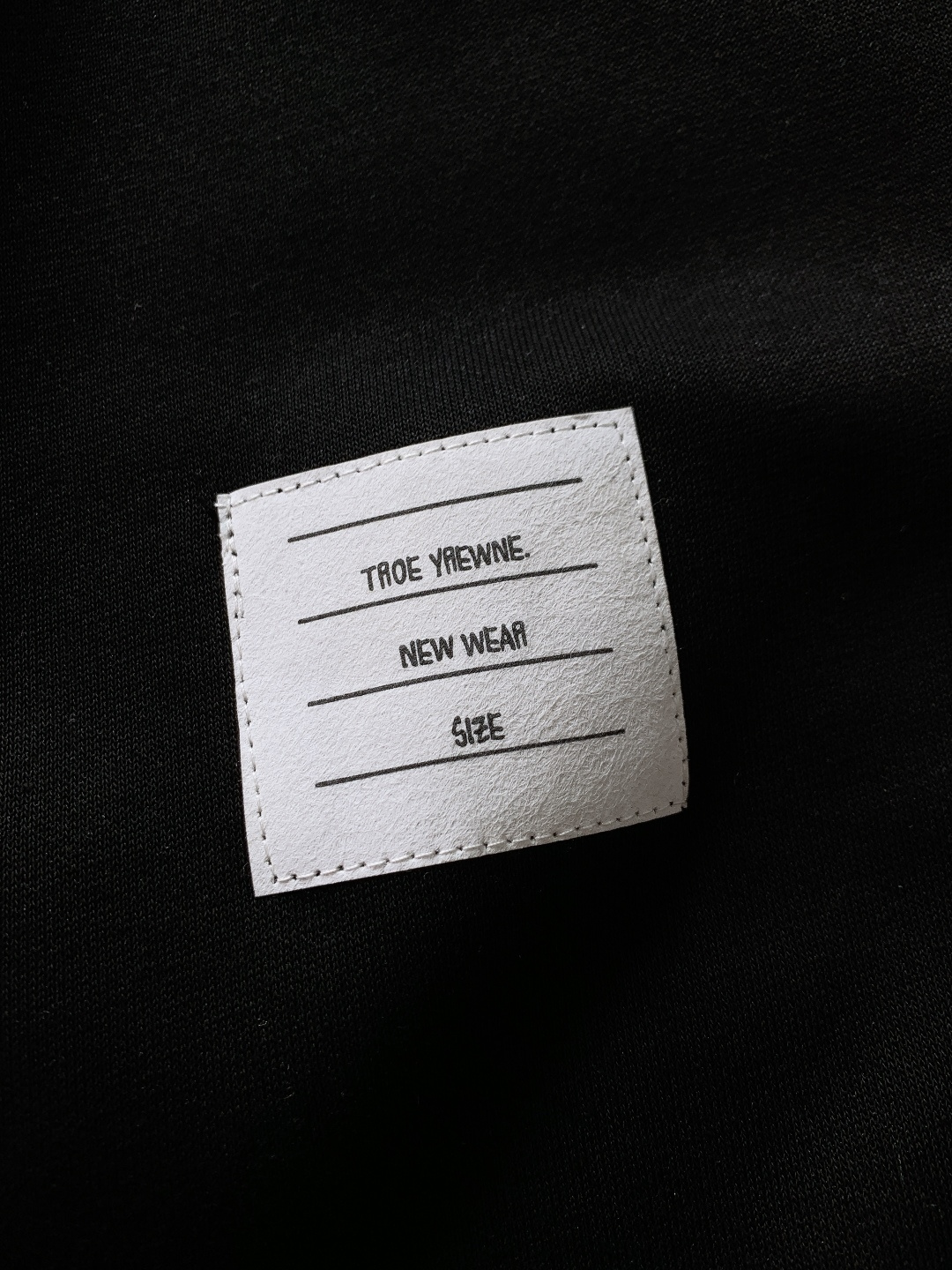 Thom Browne 汤姆·布朗 2025FW秋冬新品 经典四杠学院风休闲裤，经典四条纹元素撞色黑白灰