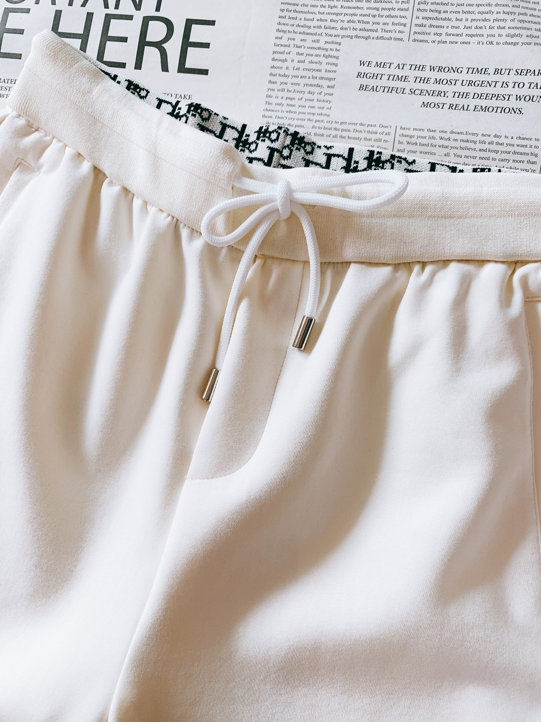 Dior Homme 迪奥·桀傲 2025FW秋冬新品 把法式轻奢刻进细节里！经典黑白双色搭配金属绳扣，