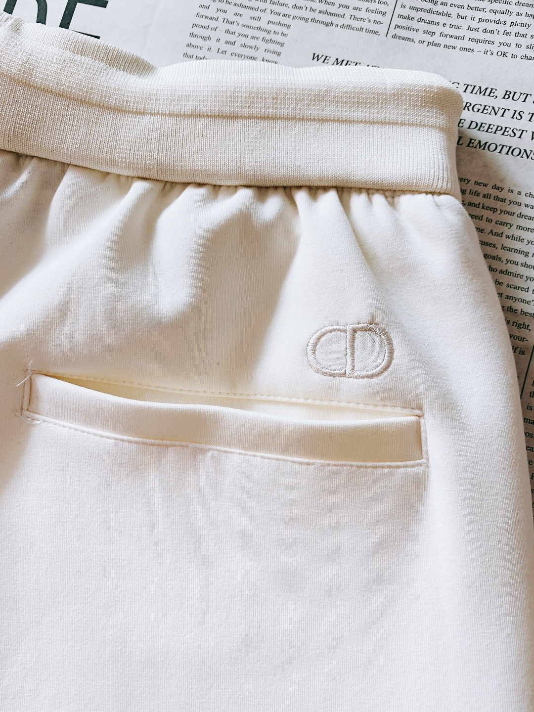 Dior Homme 迪奥·桀傲 2025FW秋冬新品 把法式轻奢刻进细节里！经典黑白双色搭配金属绳扣，