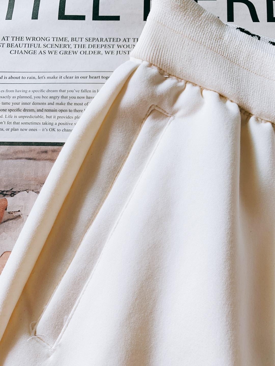 Dior Homme 迪奥·桀傲 2025FW秋冬新品 把法式轻奢刻进细节里！经典黑白双色搭配金属绳扣，