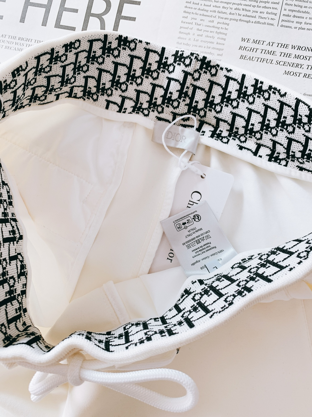 Dior Homme 迪奥·桀傲 2025FW秋冬新品 把法式轻奢刻进细节里！经典黑白双色搭配金属绳扣，