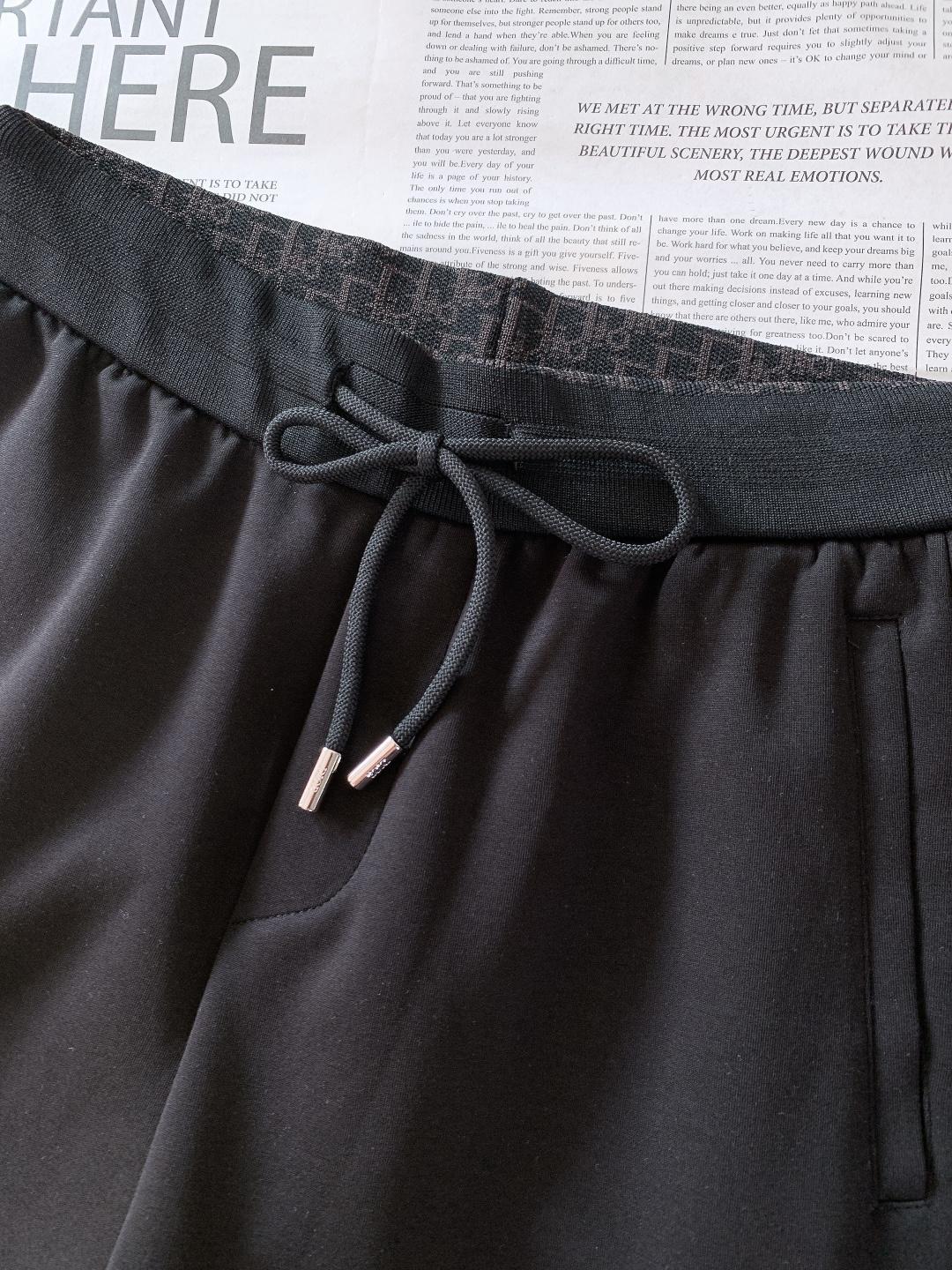 Dior Homme 迪奥·桀傲 2025FW秋冬新品 把法式轻奢刻进细节里！经典黑白双色搭配金属绳扣，