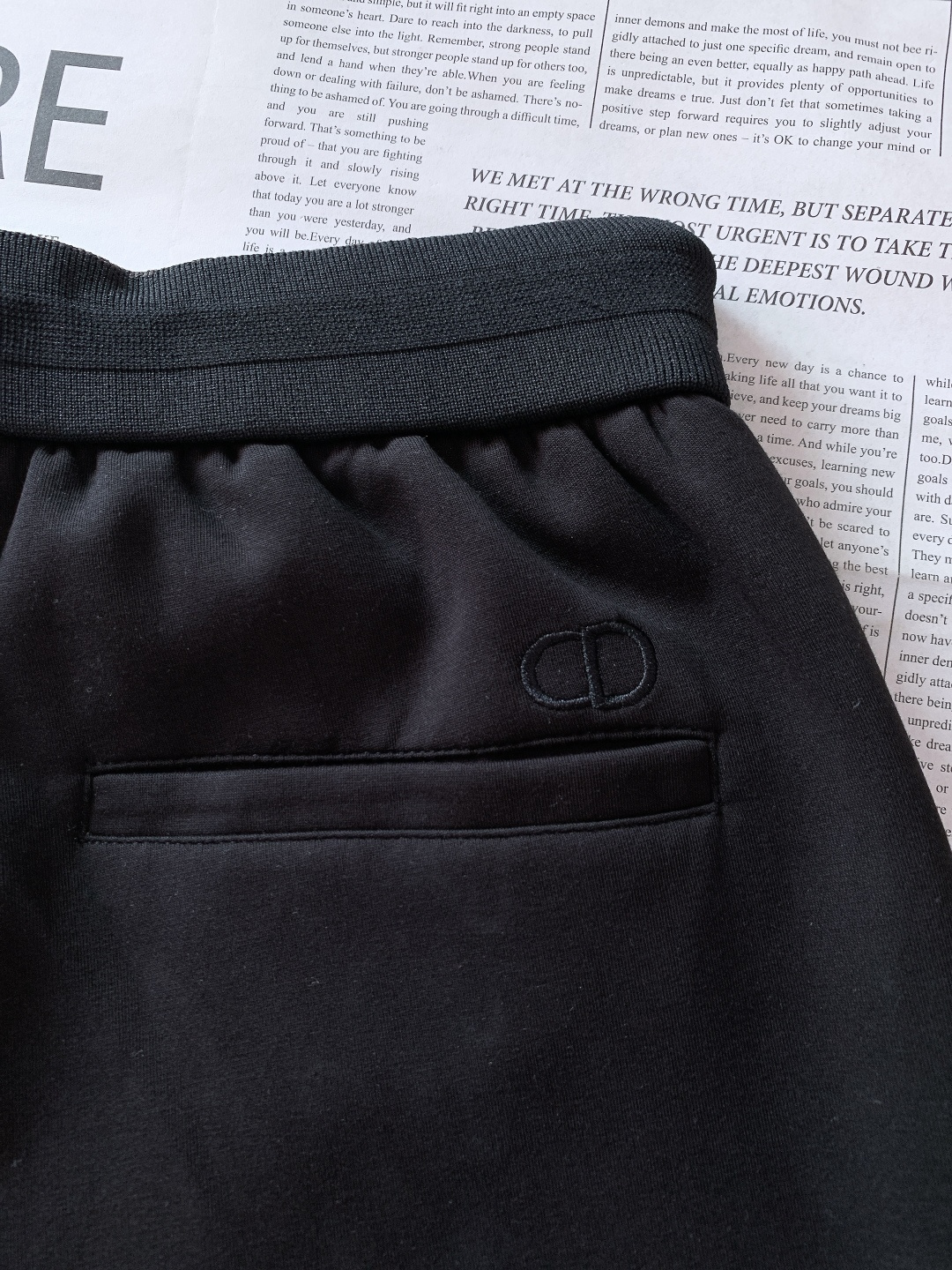 Dior Homme 迪奥·桀傲 2025FW秋冬新品 把法式轻奢刻进细节里！经典黑白双色搭配金属绳扣，