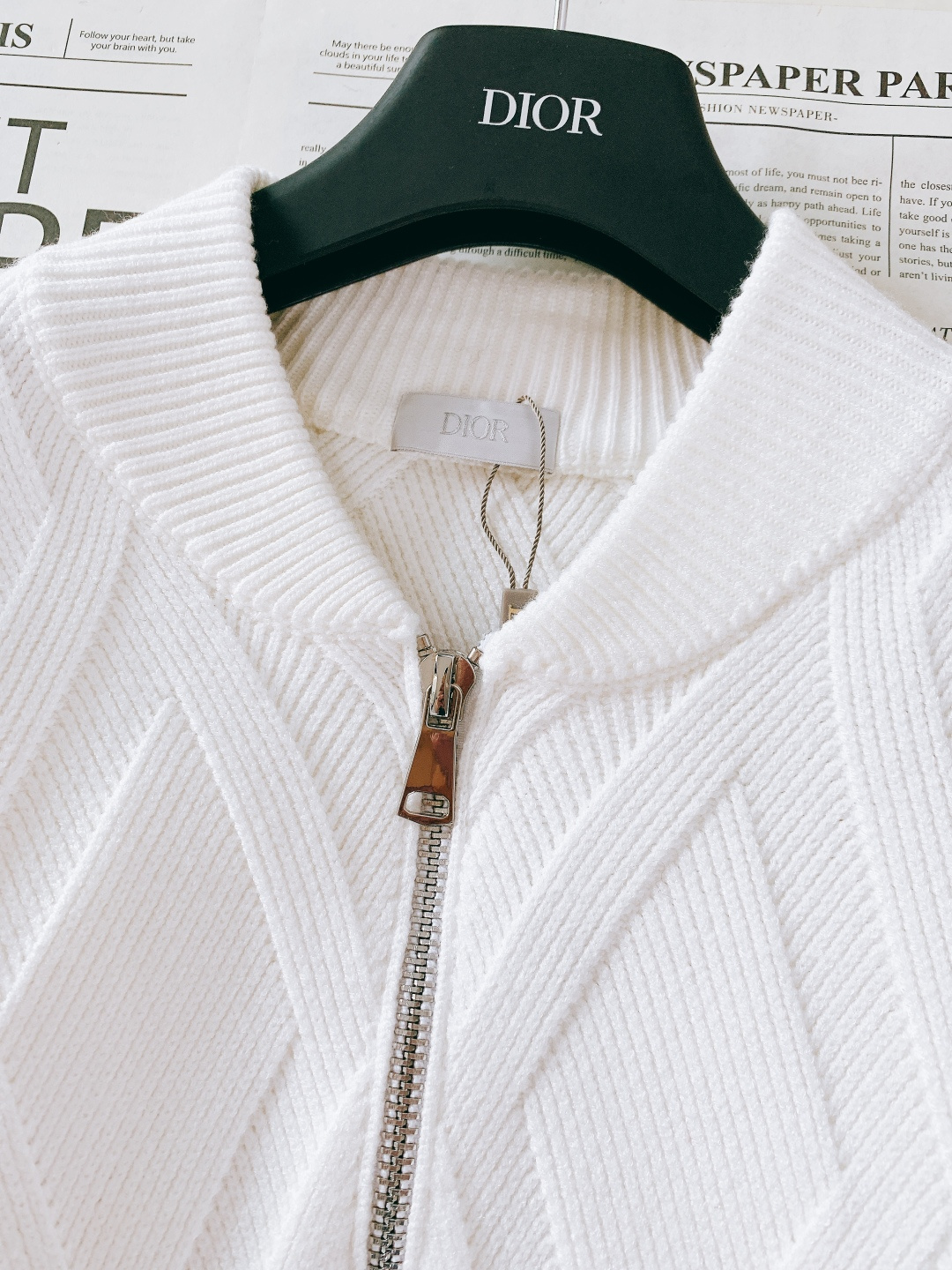 Dior Homme 迪奥·桀傲 2025FW秋冬新品 菱格针织拉链开衫。甄选优质羊毛混纺打造，纤维柔软