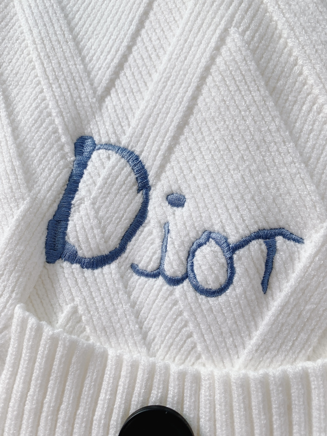 Dior Homme 迪奥·桀傲 2025FW秋冬新品 菱格针织拉链开衫。甄选优质羊毛混纺打造，纤维柔软