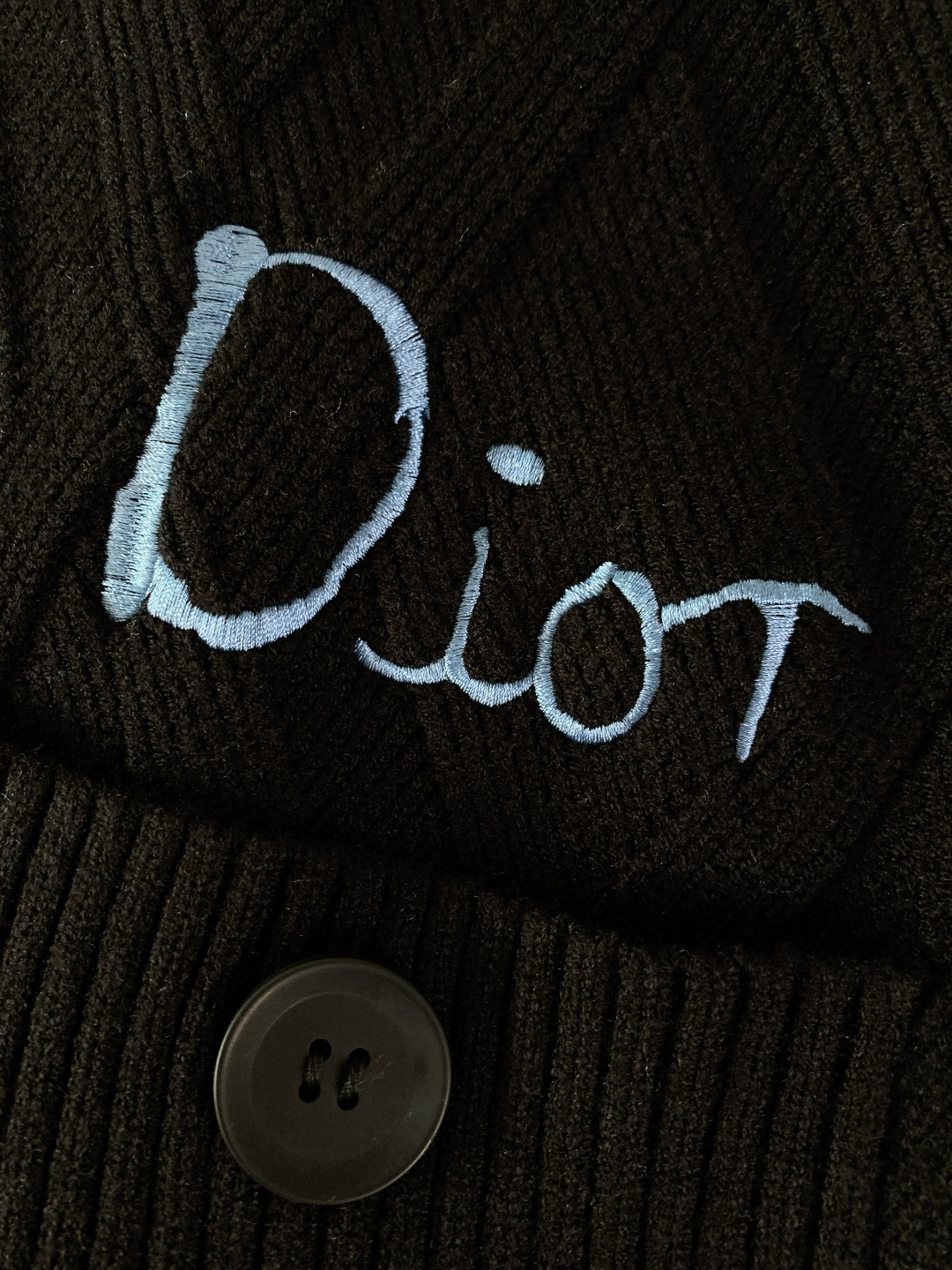 Dior Homme 迪奥·桀傲 2025FW秋冬新品 菱格针织拉链开衫。甄选优质羊毛混纺打造，纤维柔软