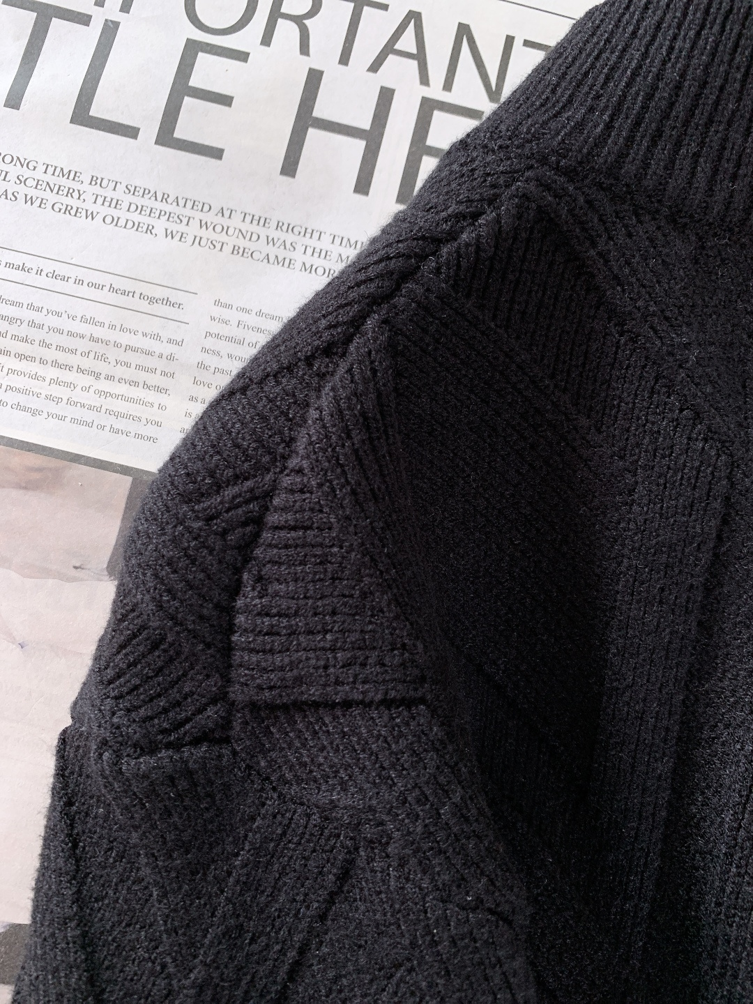 Dior Homme 迪奥·桀傲 2025FW秋冬新品 菱格针织拉链开衫。甄选优质羊毛混纺打造，纤维柔软