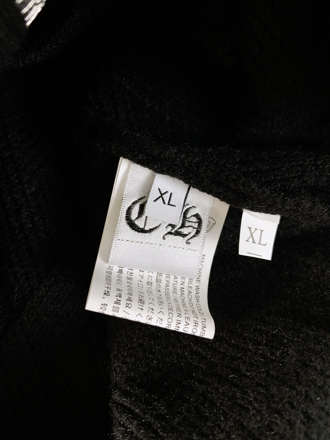 Chrome Hearts 克罗心 2025FW秋冬新品 菱格针织拉链开衫电商文案。甄选高支羊毛混纺面料