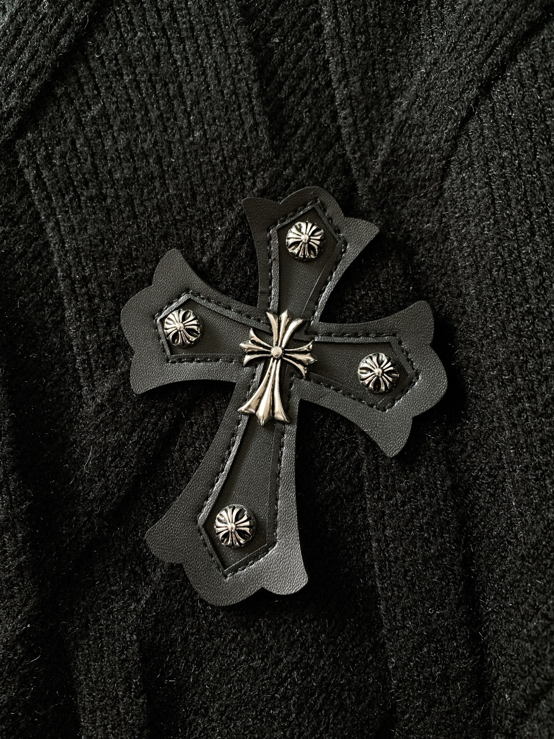 Chrome Hearts 克罗心 2025FW秋冬新品 菱格针织拉链开衫电商文案。甄选高支羊毛混纺面料