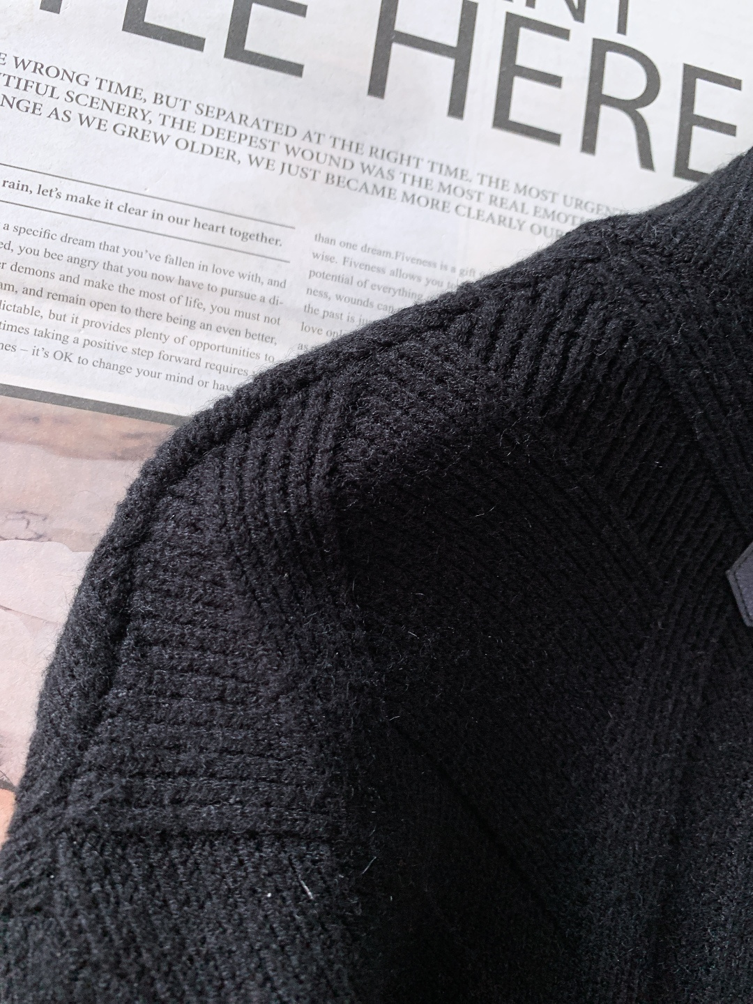 Chrome Hearts 克罗心 2025FW秋冬新品 菱格针织拉链开衫电商文案。甄选高支羊毛混纺面料