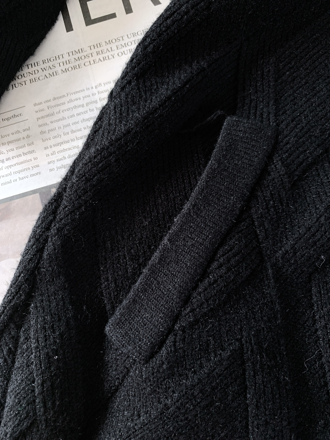 Prada 普拉达 2025FW秋冬新品 菱格针织拉链开衫。精选高支美利奴羊毛织造，纤维细腻柔韧，触感软