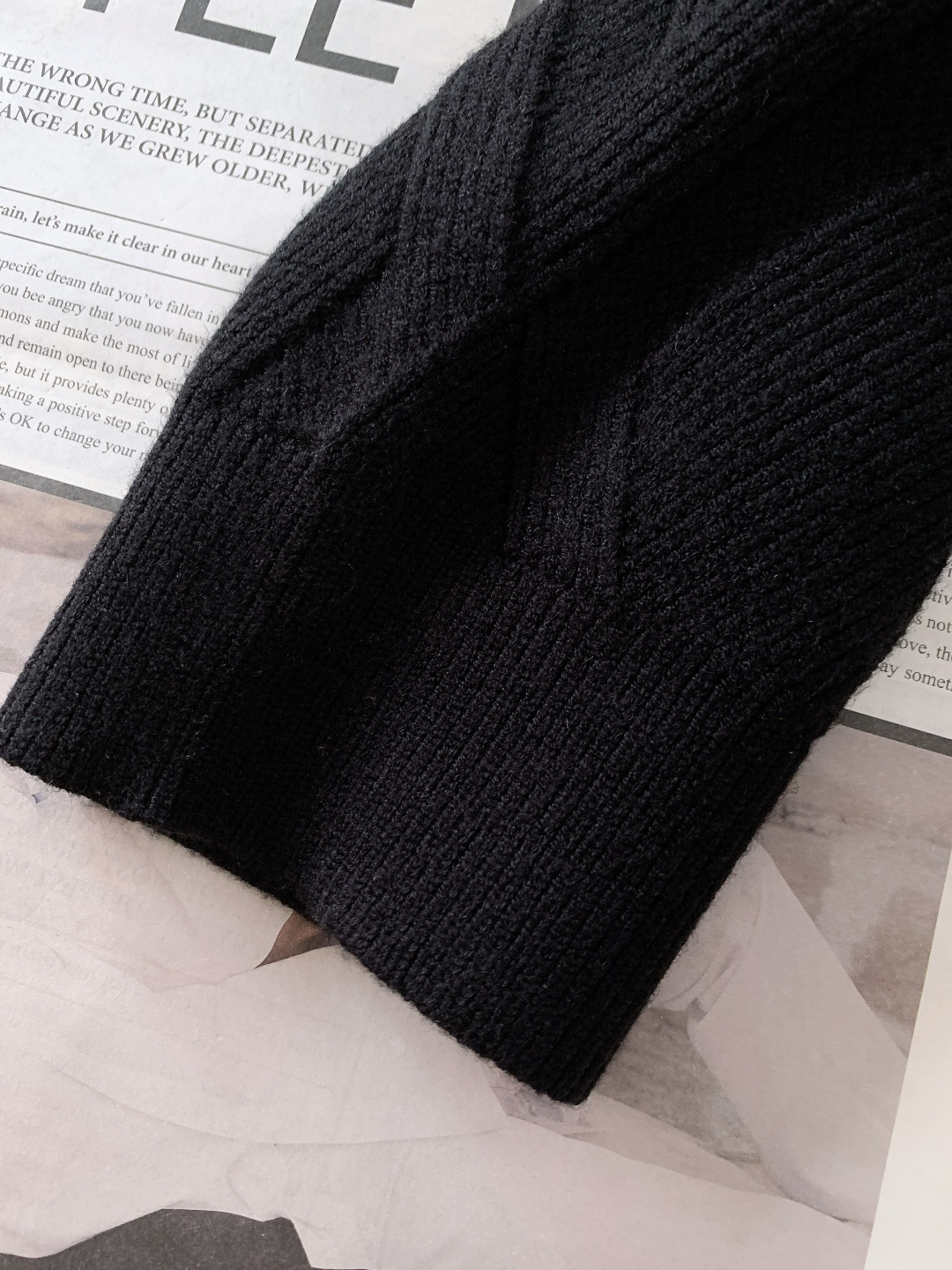 Loewe 罗意威 2025FW秋冬新品 菱格针织拉链开衫。甄选优质羊毛混纺打造，针织纹理密实不易变形，