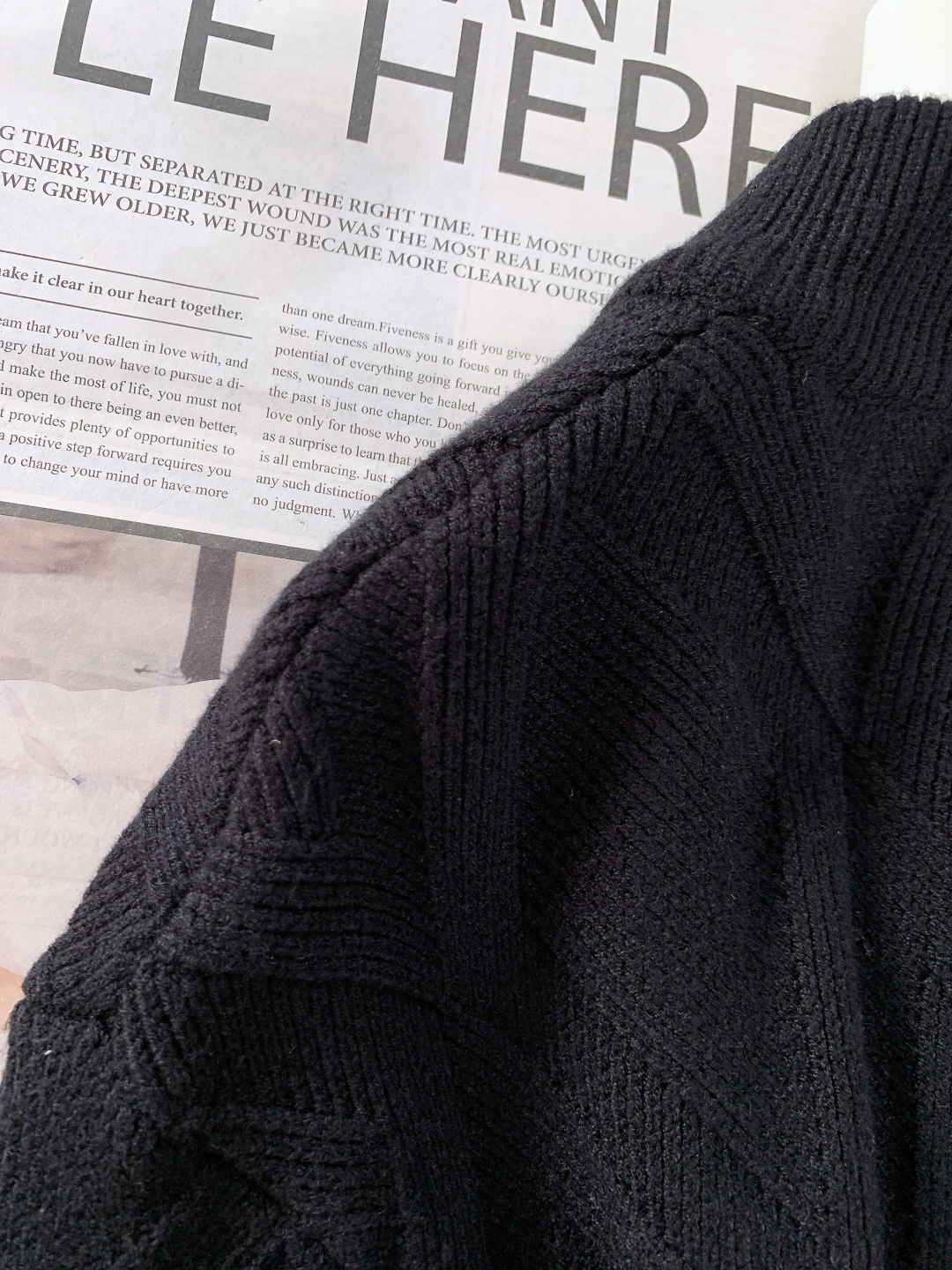 Loewe 罗意威 2025FW秋冬新品 菱格针织拉链开衫。甄选优质羊毛混纺打造，针织纹理密实不易变形，