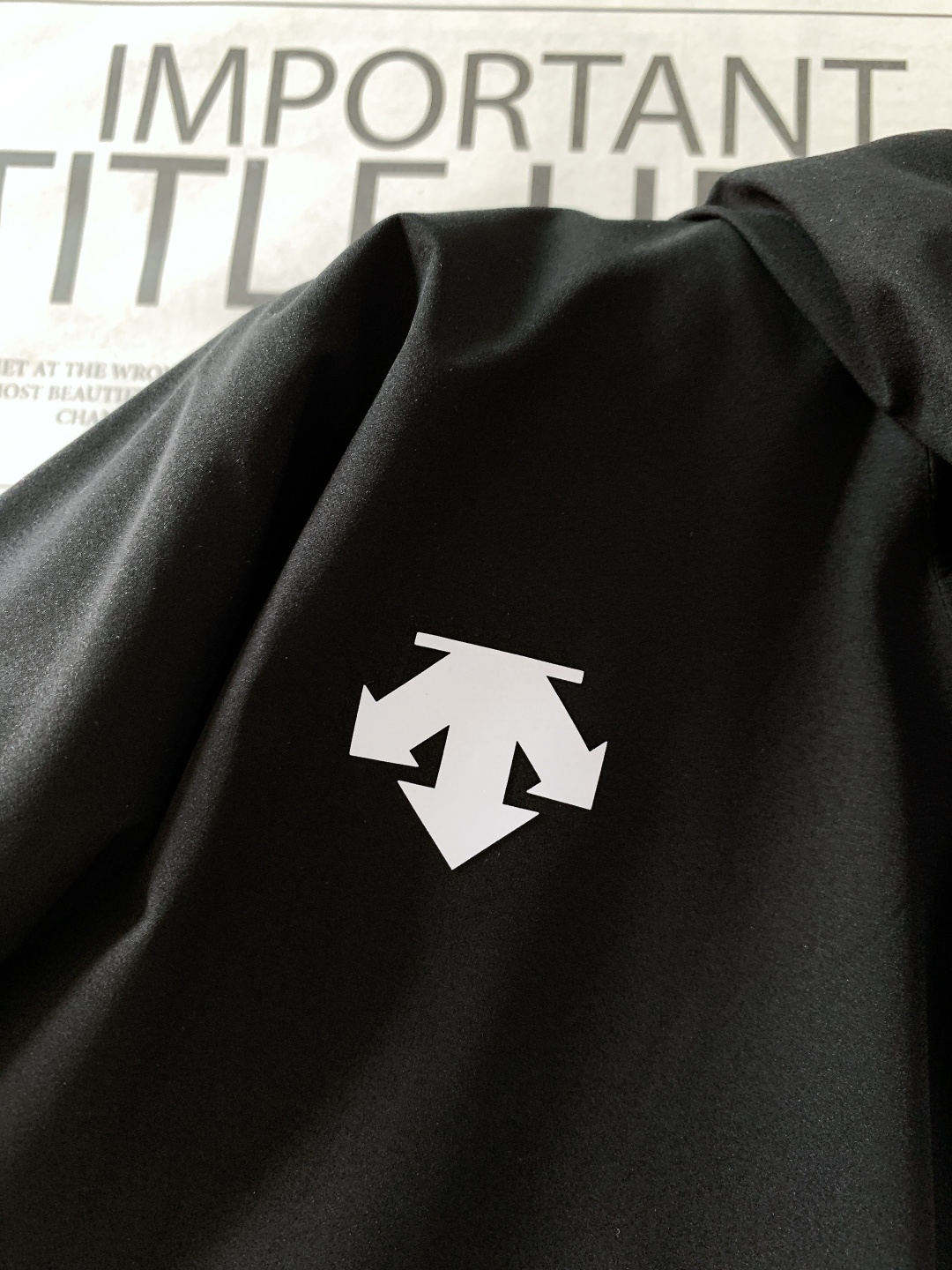 DESCENTE 迪桑特 2025FW秋冬新品男士三合一冲锋羽绒服。采用专业户外防风防水面料，抗风抗寒耐