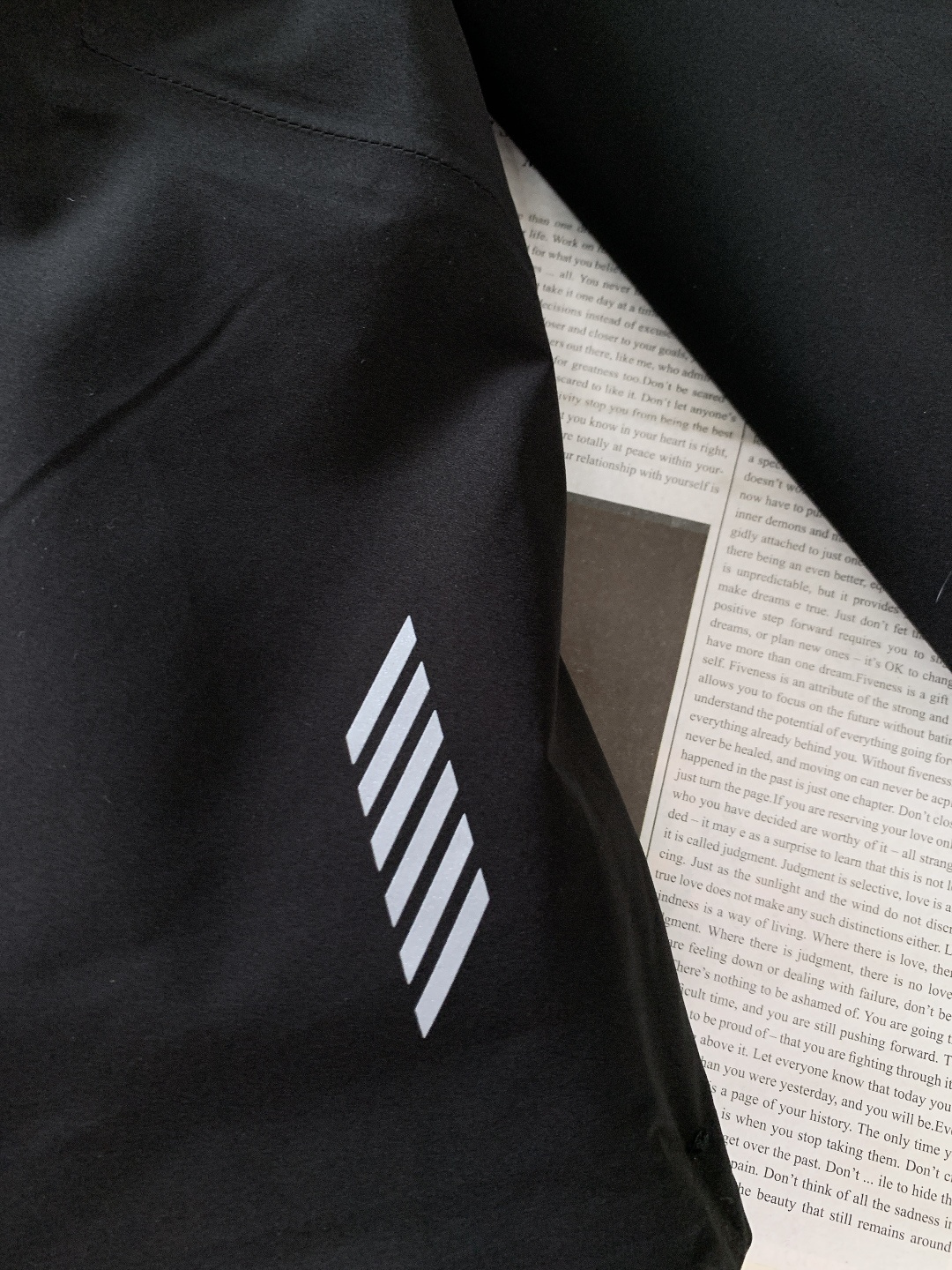 DESCENTE 迪桑特 2025FW秋冬新品男士三合一冲锋羽绒服。采用专业户外防风防水面料，抗风抗寒耐