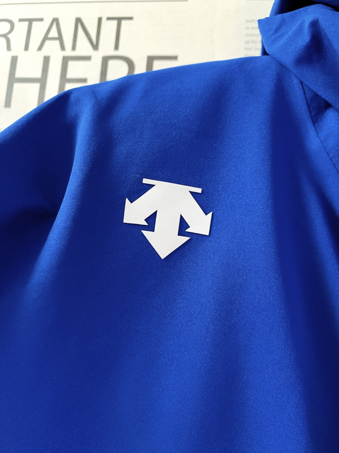 DESCENTE 迪桑特 2025FW秋冬新品男士三合一冲锋羽绒服。采用专业户外防风防水面料，抗风抗寒耐