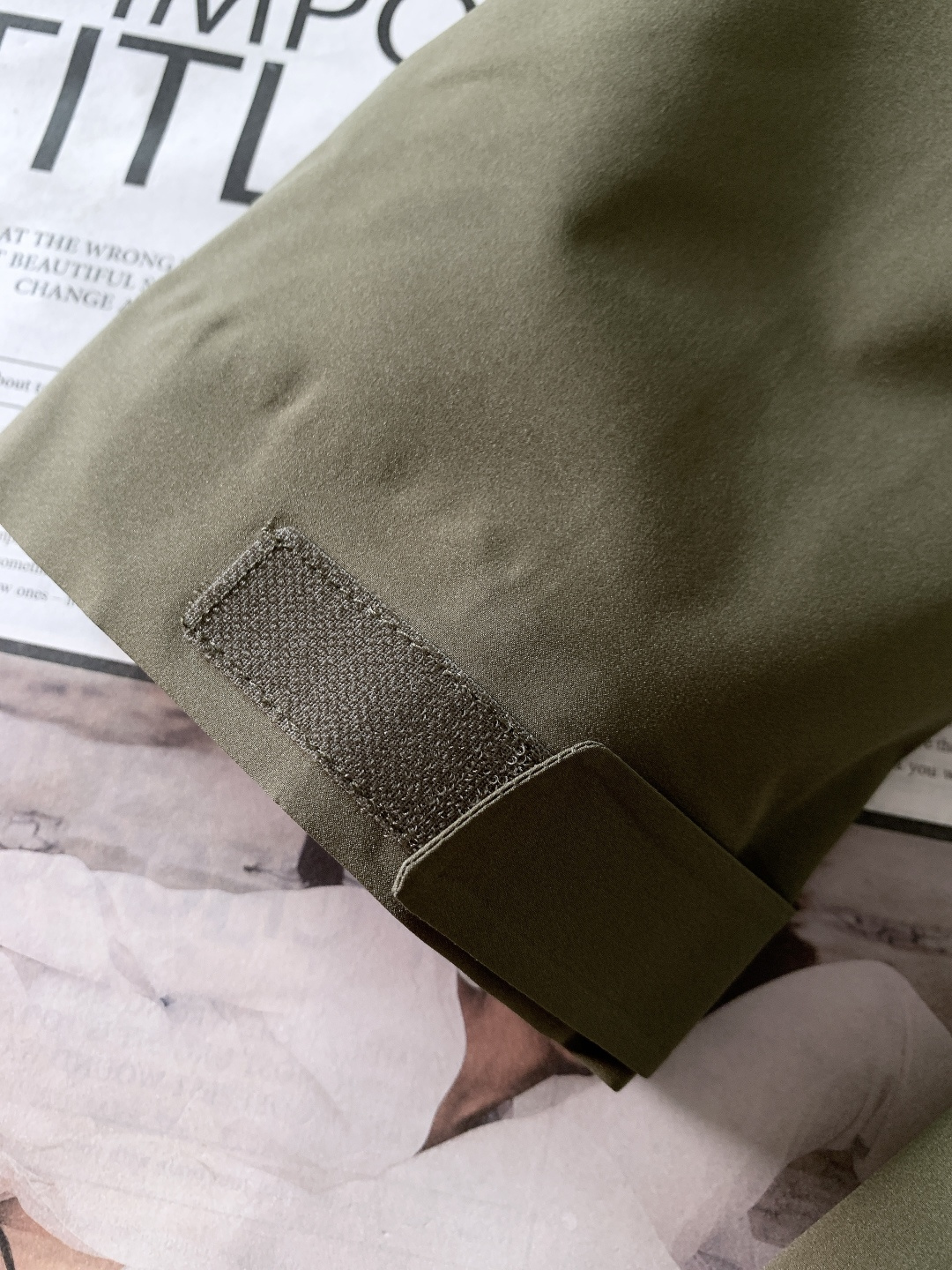 DESCENTE 迪桑特 2025FW秋冬新品男士三合一冲锋羽绒服。采用专业户外防风防水面料，抗风抗寒耐