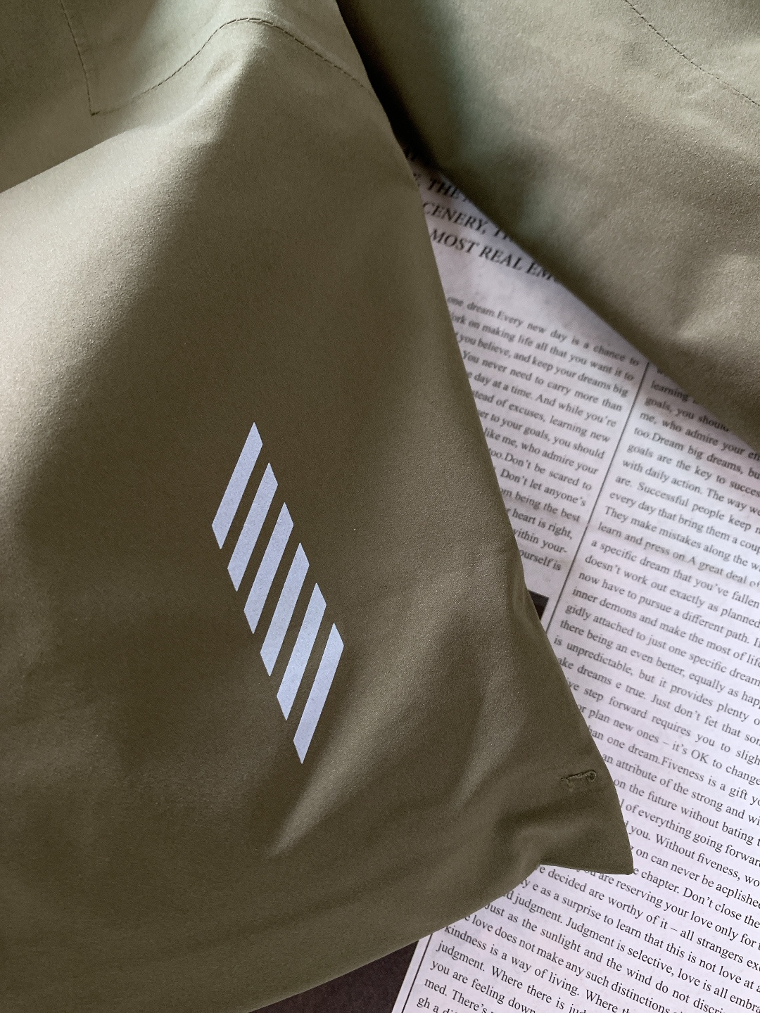 DESCENTE 迪桑特 2025FW秋冬新品男士三合一冲锋羽绒服。采用专业户外防风防水面料，抗风抗寒耐