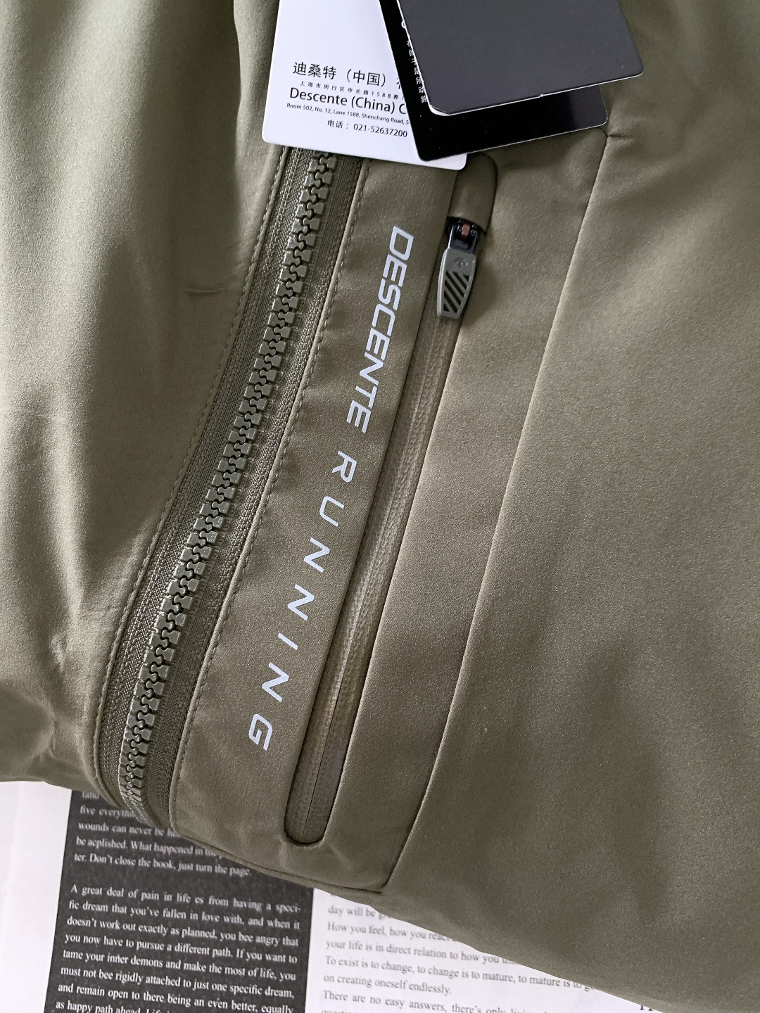 DESCENTE 迪桑特 2025FW秋冬新品男士三合一冲锋羽绒服。采用专业户外防风防水面料，抗风抗寒耐