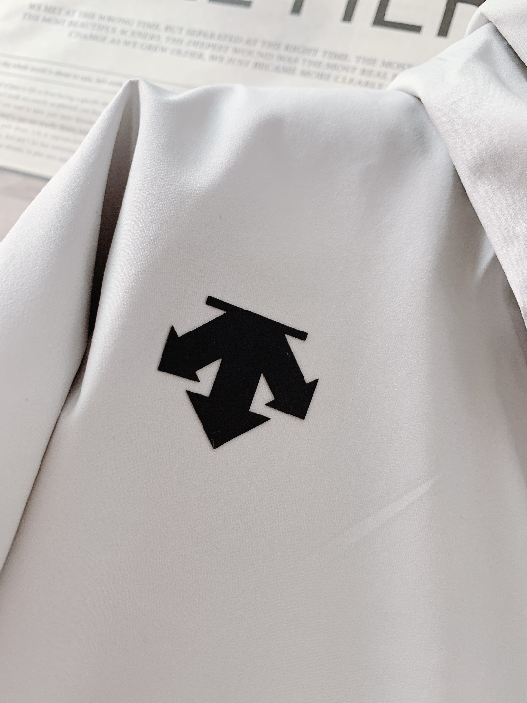 DESCENTE 迪桑特 2025FW秋冬新品男士三合一冲锋羽绒服。采用专业户外防风防水面料，抗风抗寒耐