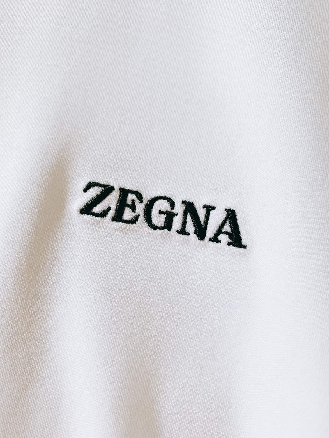 Ermenegildo Zegna 杰尼亚 2026SS早春新品 经典黑白纯色短袖T恤。采用葡萄牙产10