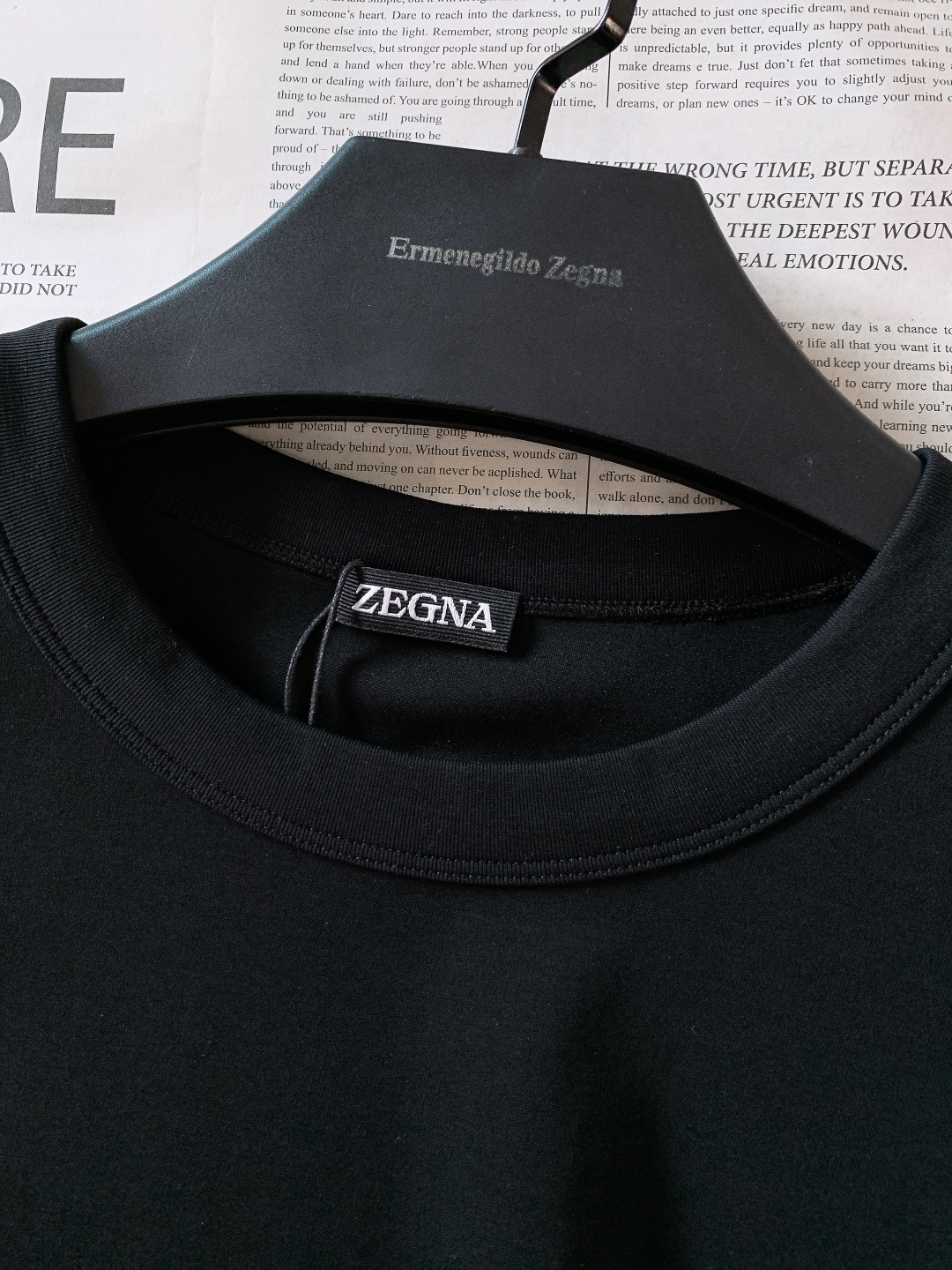 Ermenegildo Zegna 杰尼亚 2026SS早春新品 经典黑白纯色短袖T恤。采用葡萄牙产10