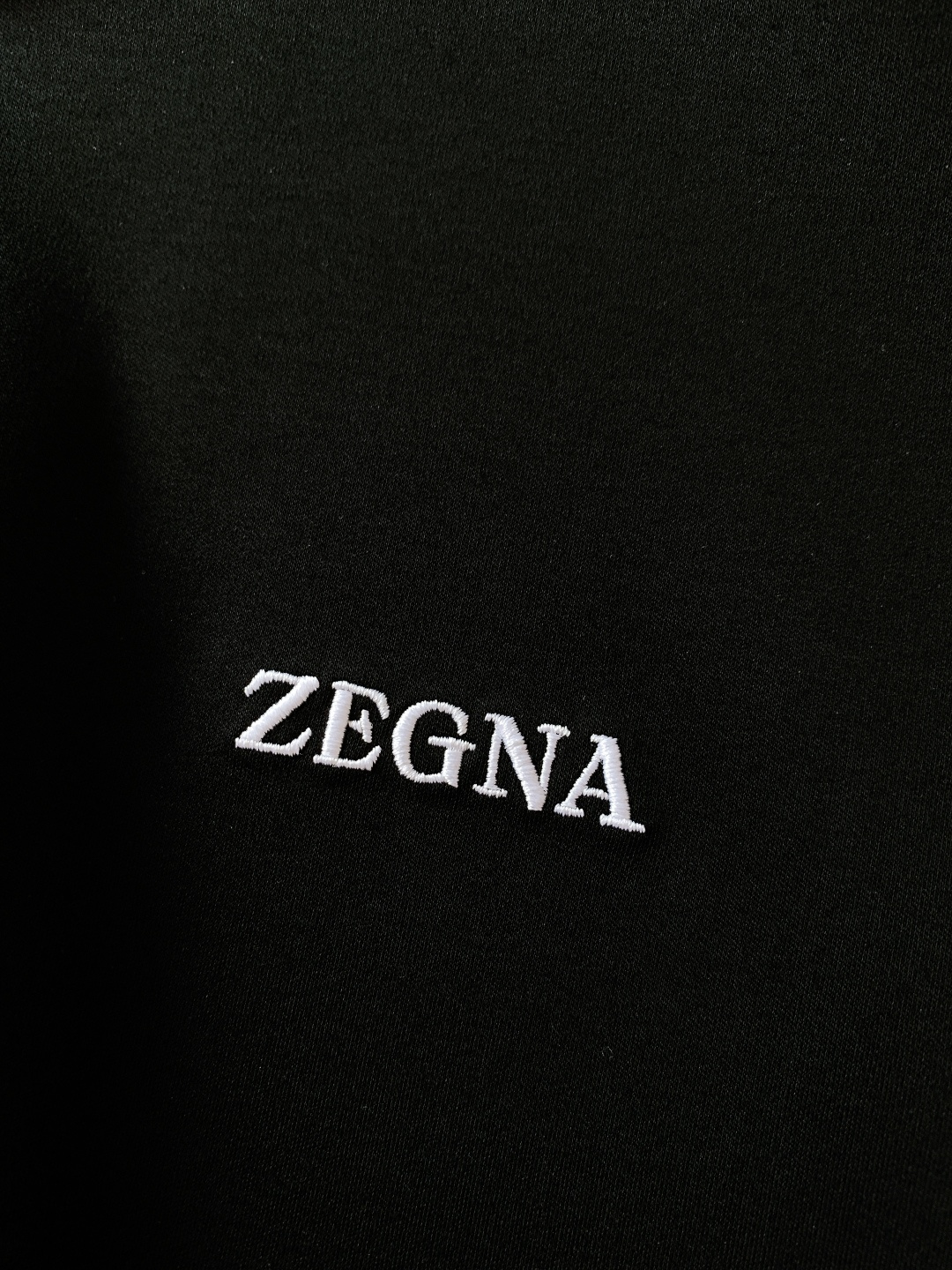 Ermenegildo Zegna 杰尼亚 2026SS早春新品 经典黑白纯色短袖T恤。采用葡萄牙产10
