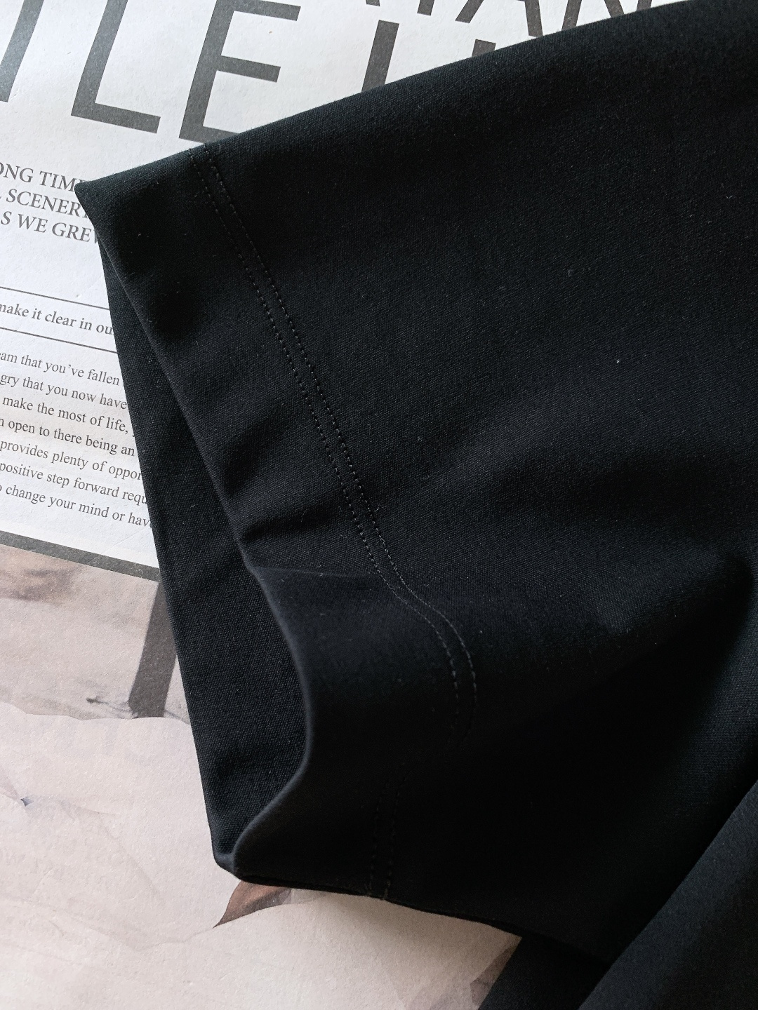 Ermenegildo Zegna 杰尼亚 2026SS早春新品 经典黑白纯色短袖T恤。采用葡萄牙产10