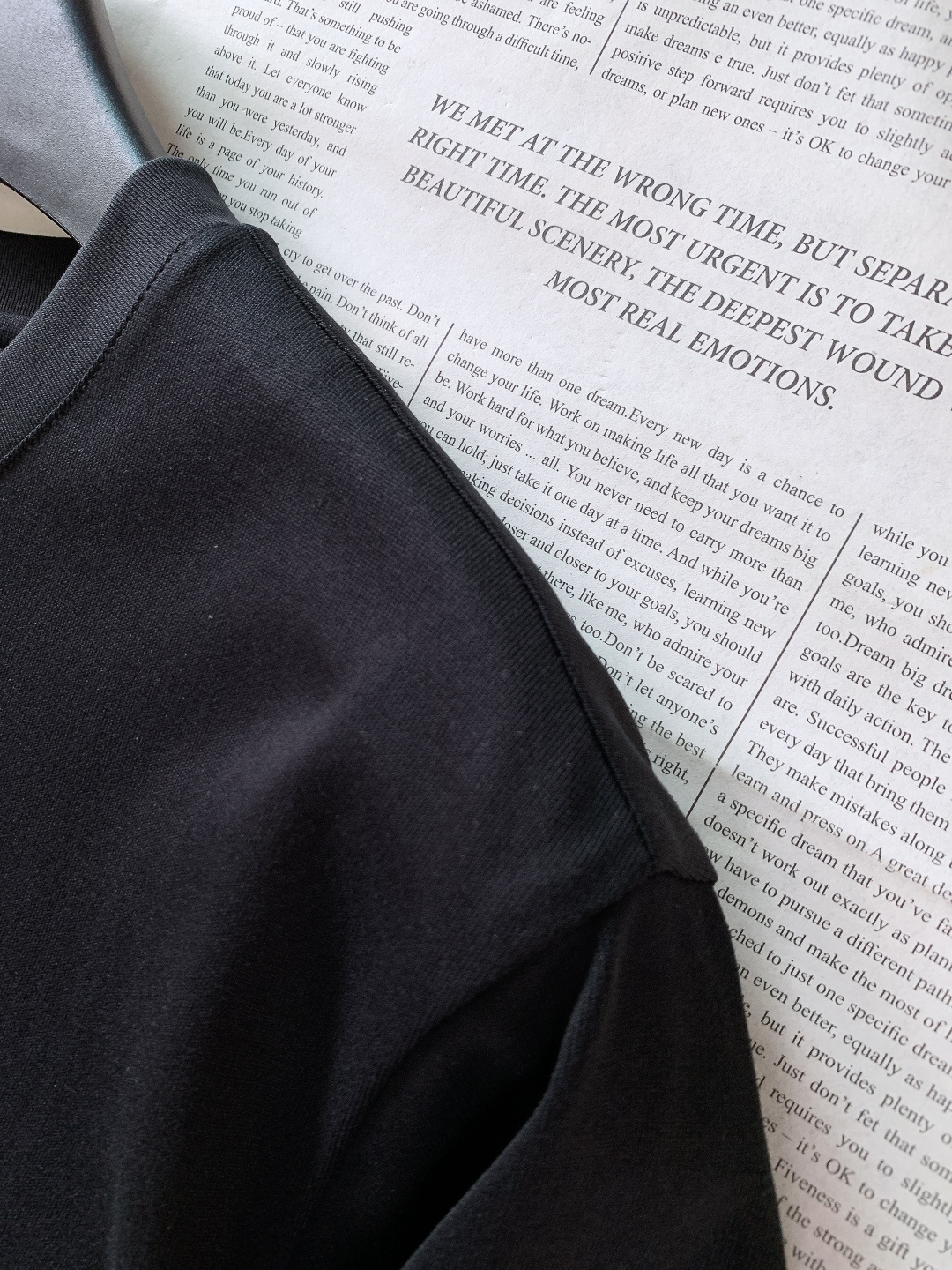 Moncler 蒙口 2026SS早春新品 卡通图案短袖T恤。采用高支精梳棉混纺面料，触感软糯亲肤，透气