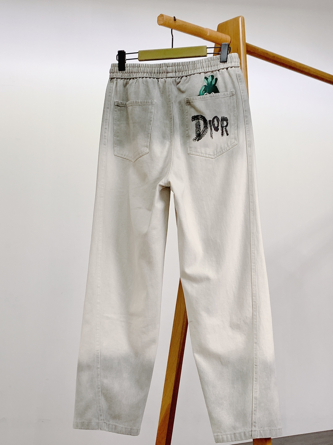 Dior Homme 迪奥·桀傲 2025FW秋冬新品 刺绣抽绳休闲裤时尚系列，独特设计，抽绳休闲长裤 