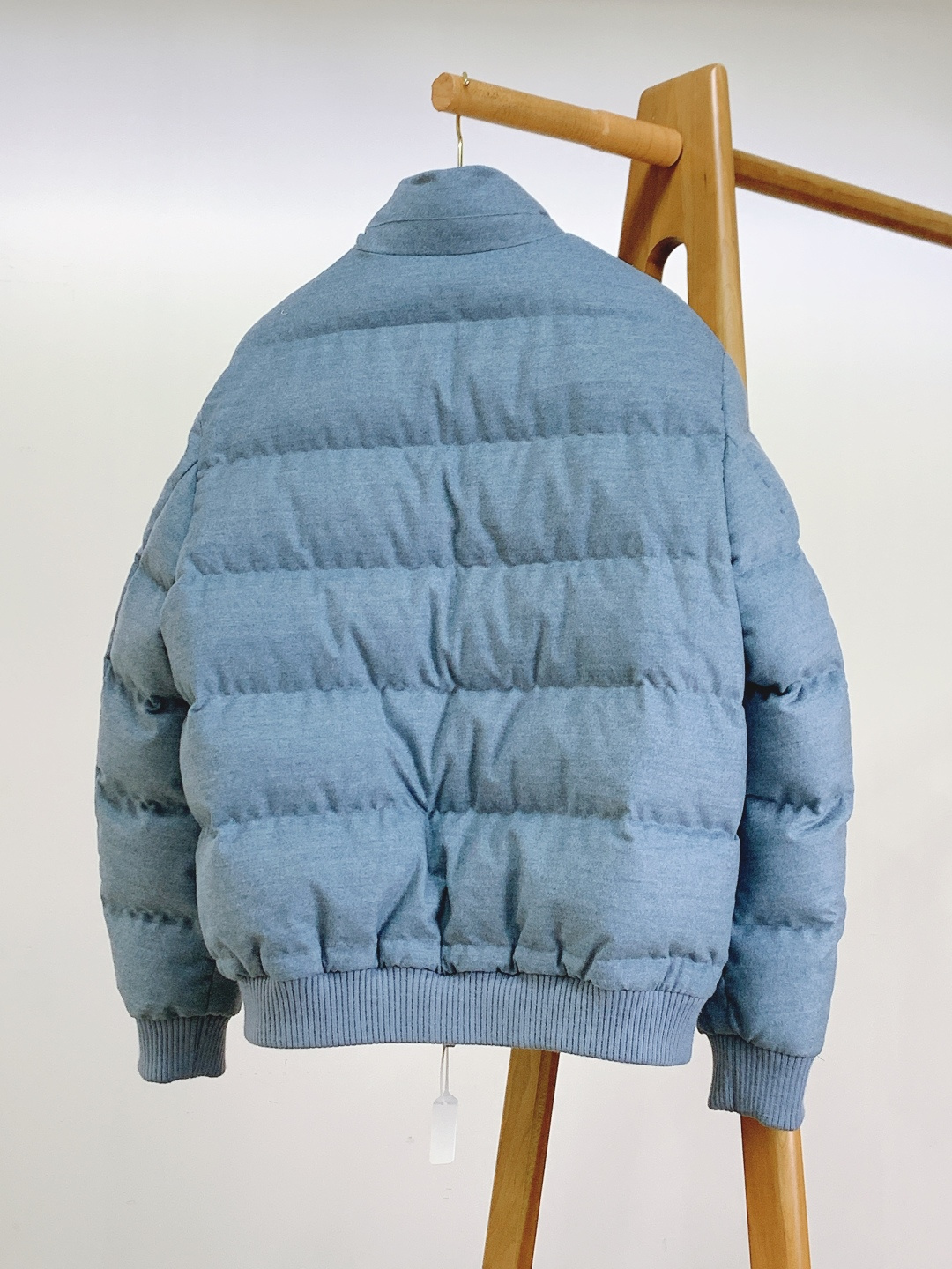 LoroPiana L.P FW秋冬新品休闲夹克羽绒服。质感格调，藏于毫厘。甄选磨毛肌理面料，自带细腻的