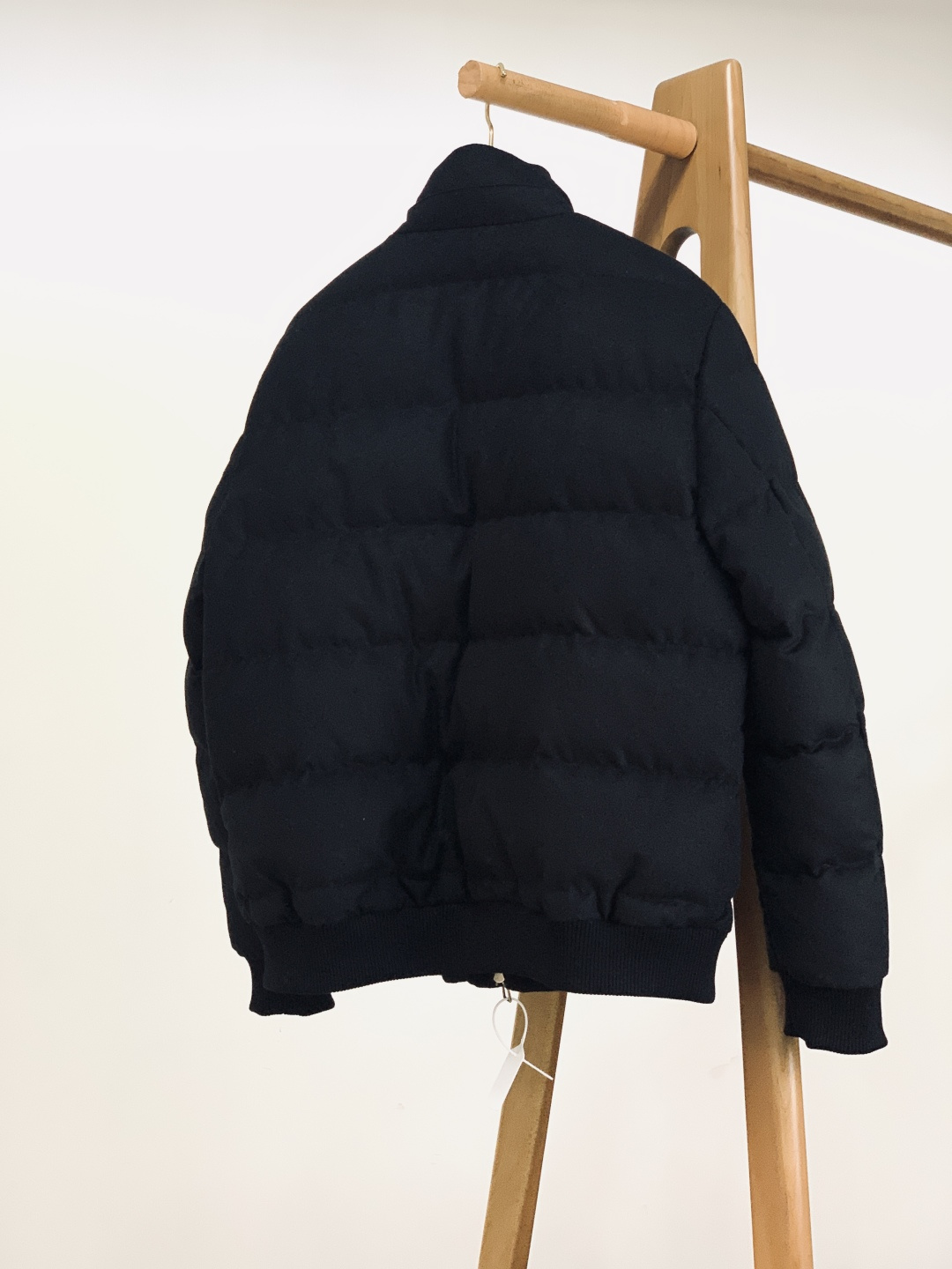 LoroPiana L.P FW秋冬新品休闲夹克羽绒服。质感格调，藏于毫厘。甄选磨毛肌理面料，自带细腻的