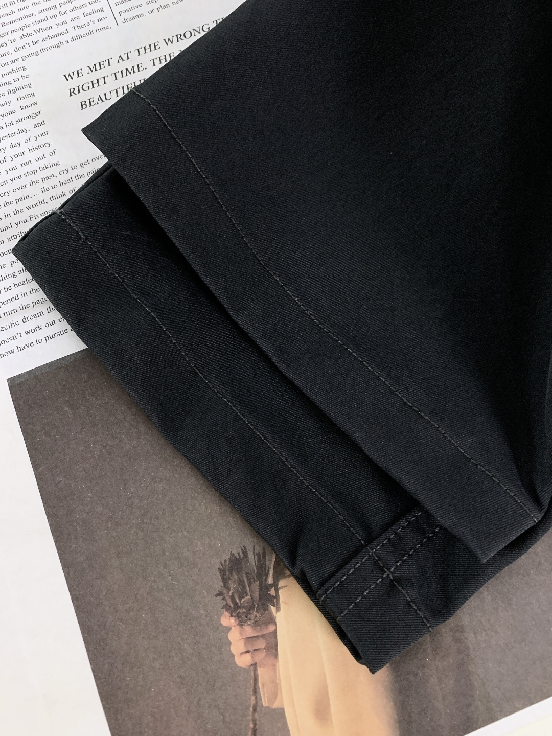 Loewe 罗意威 2025FW秋冬新品 刺绣抽绳工装休闲裤时尚系列，独特设计，抽绳休闲长裤 订纱开始订