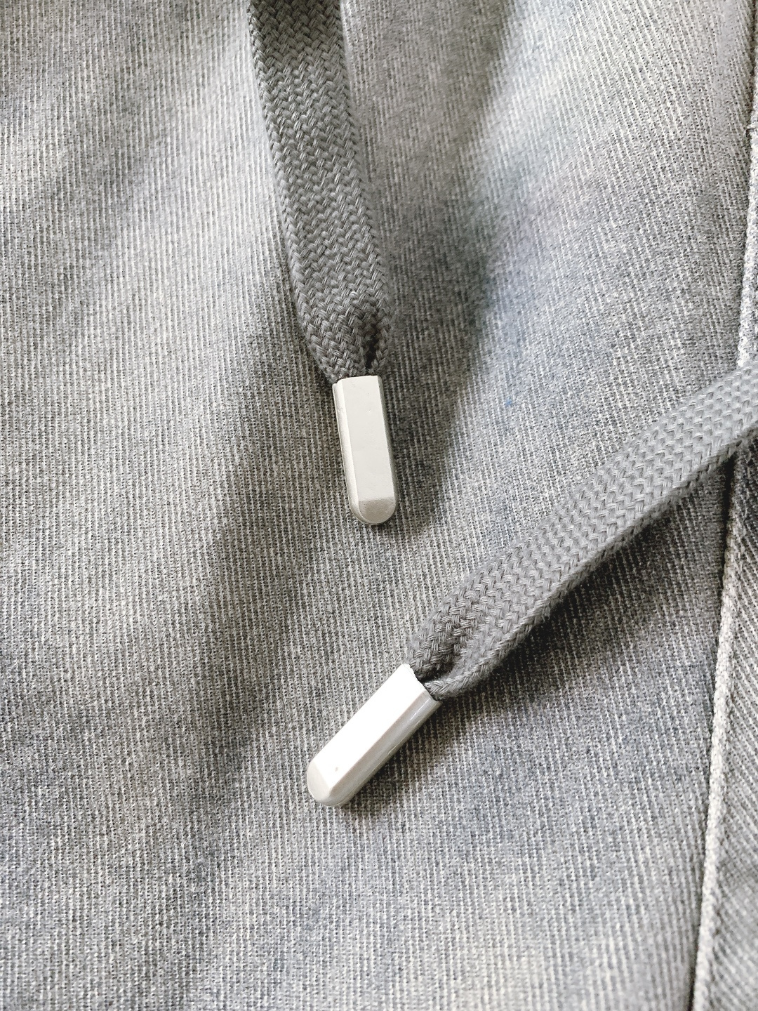 DOLCE&GABBANA 杜嘉班纳 2025FW秋冬新品 印花抽绳休闲裤时尚系列，独特设计，抽绳休闲长