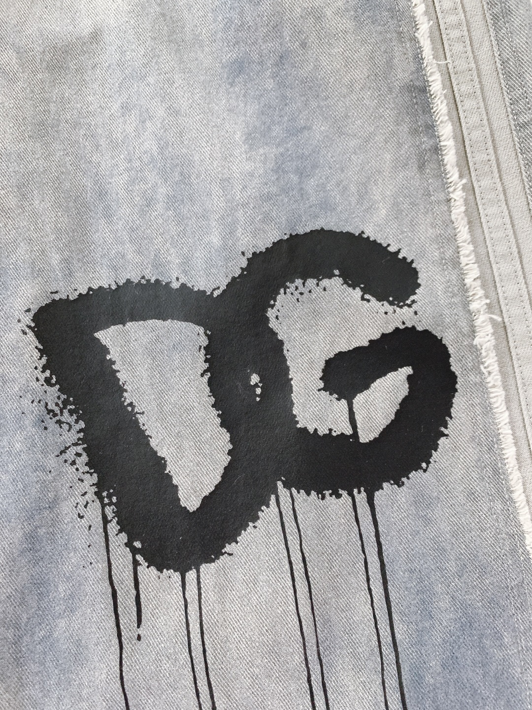 DOLCE&GABBANA 杜嘉班纳 2025FW秋冬新品 印花抽绳休闲裤时尚系列，独特设计，抽绳休闲长