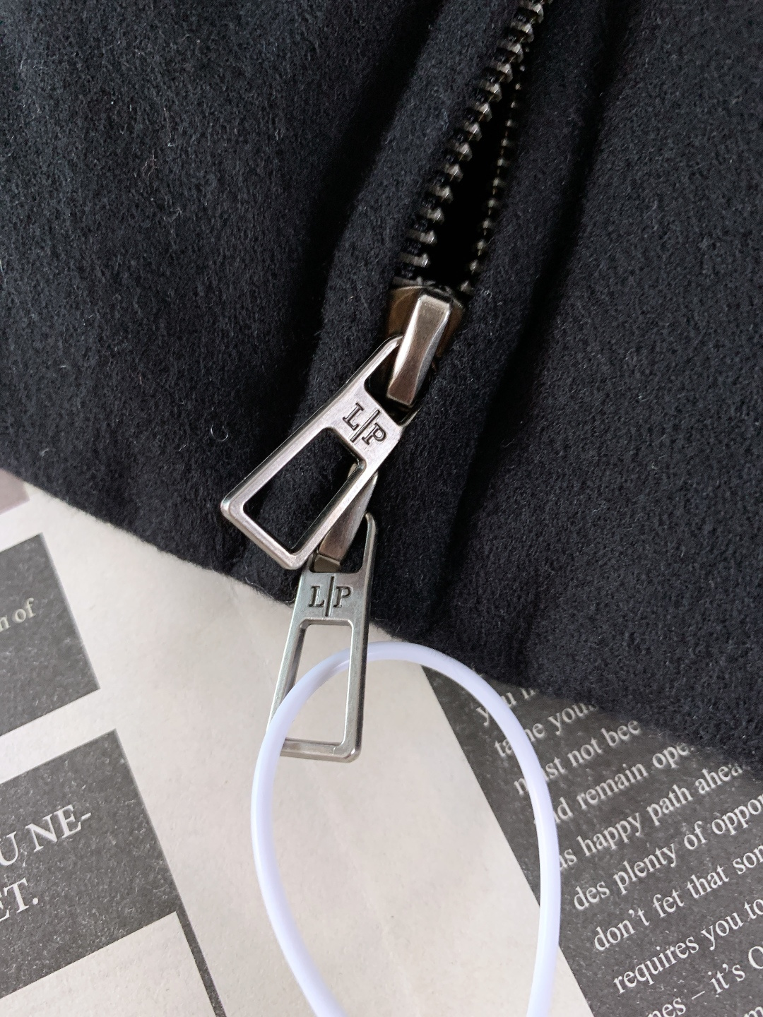 LoroPiana L.P FW秋冬新品休闲夹克羽绒服。质感格调，藏于毫厘。甄选磨毛肌理面料，自带细腻的