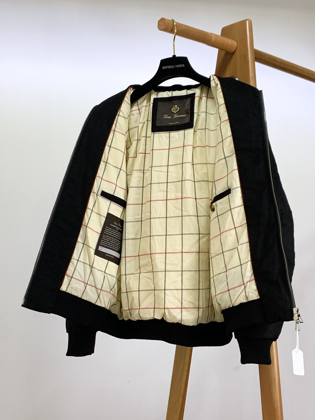 LoroPiana L.P FW秋冬新品休闲夹克羽绒服。质感格调，藏于毫厘。甄选磨毛肌理面料，自带细腻的