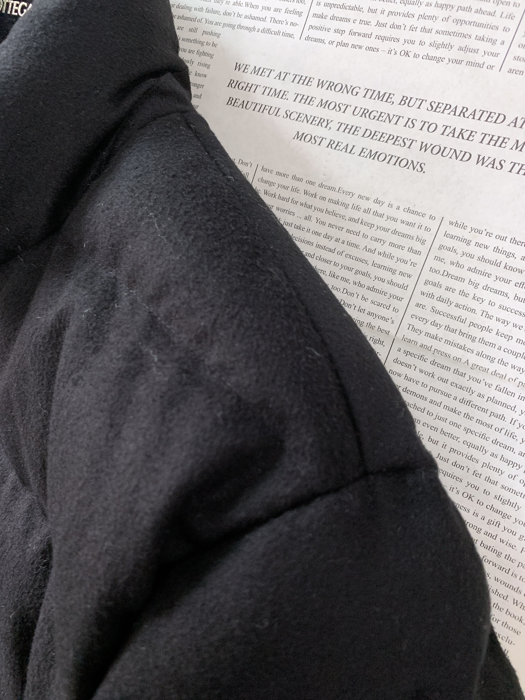 LoroPiana L.P FW秋冬新品休闲夹克羽绒服。质感格调，藏于毫厘。甄选磨毛肌理面料，自带细腻的