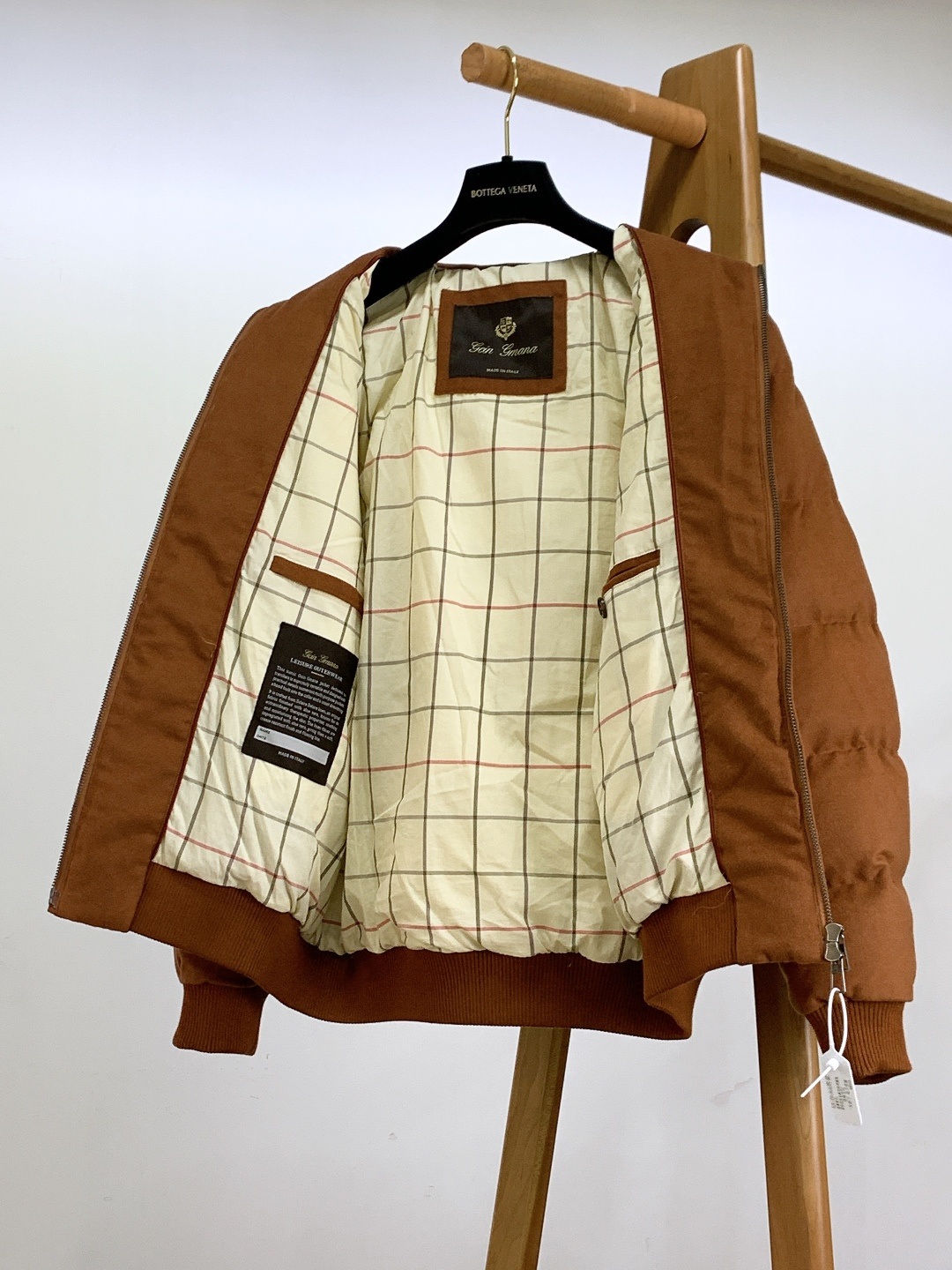 LoroPiana L.P FW秋冬新品休闲夹克羽绒服。质感格调，藏于毫厘。甄选磨毛肌理面料，自带细腻的