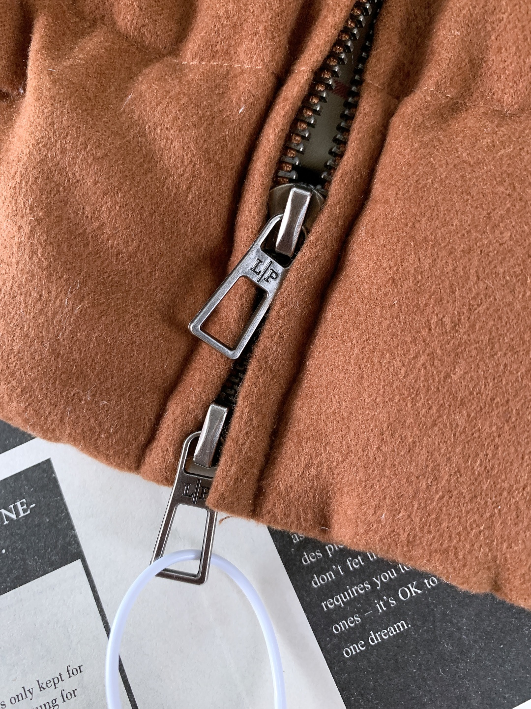 LoroPiana L.P FW秋冬新品休闲夹克羽绒服。质感格调，藏于毫厘。甄选磨毛肌理面料，自带细腻的