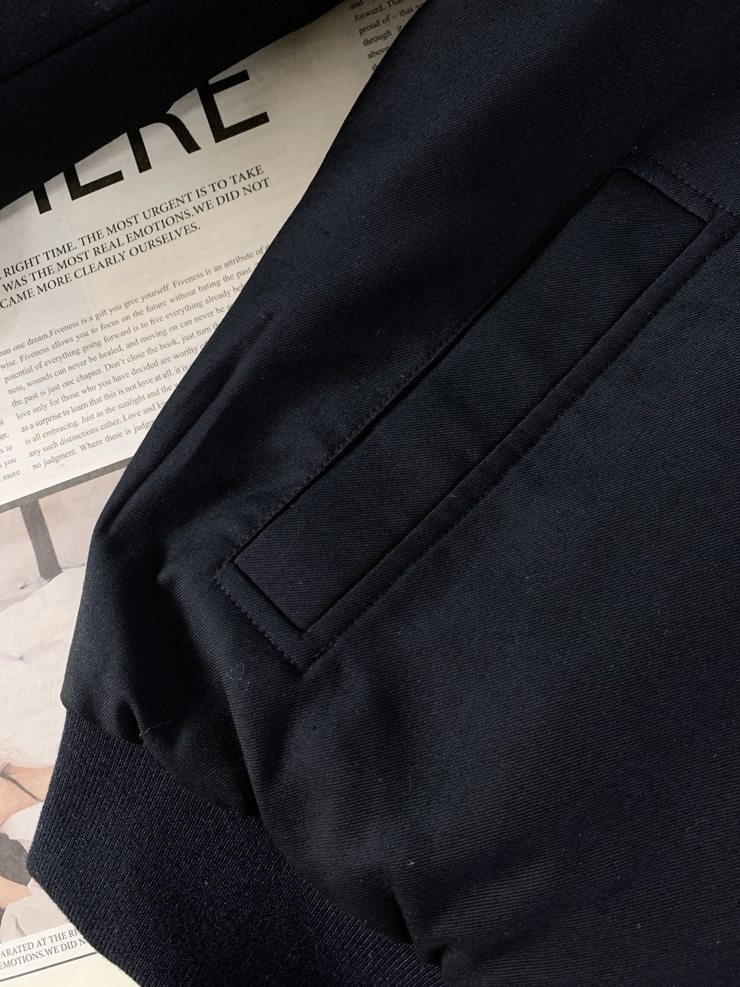 LoroPiana L.P FW秋冬新品lP🆕新款男士双面夹克。藏蓝色调自带沉稳内敛的绅士气质，不挑年龄