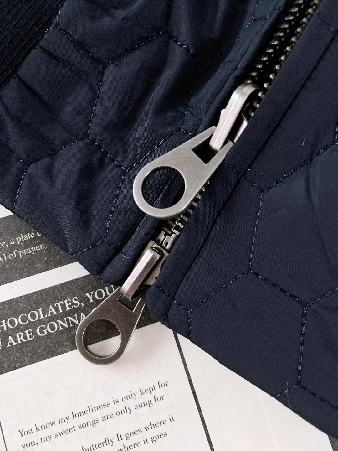 LoroPiana L.P FW秋冬新品lP🆕新款男士双面夹克。藏蓝色调自带沉稳内敛的绅士气质，不挑年龄