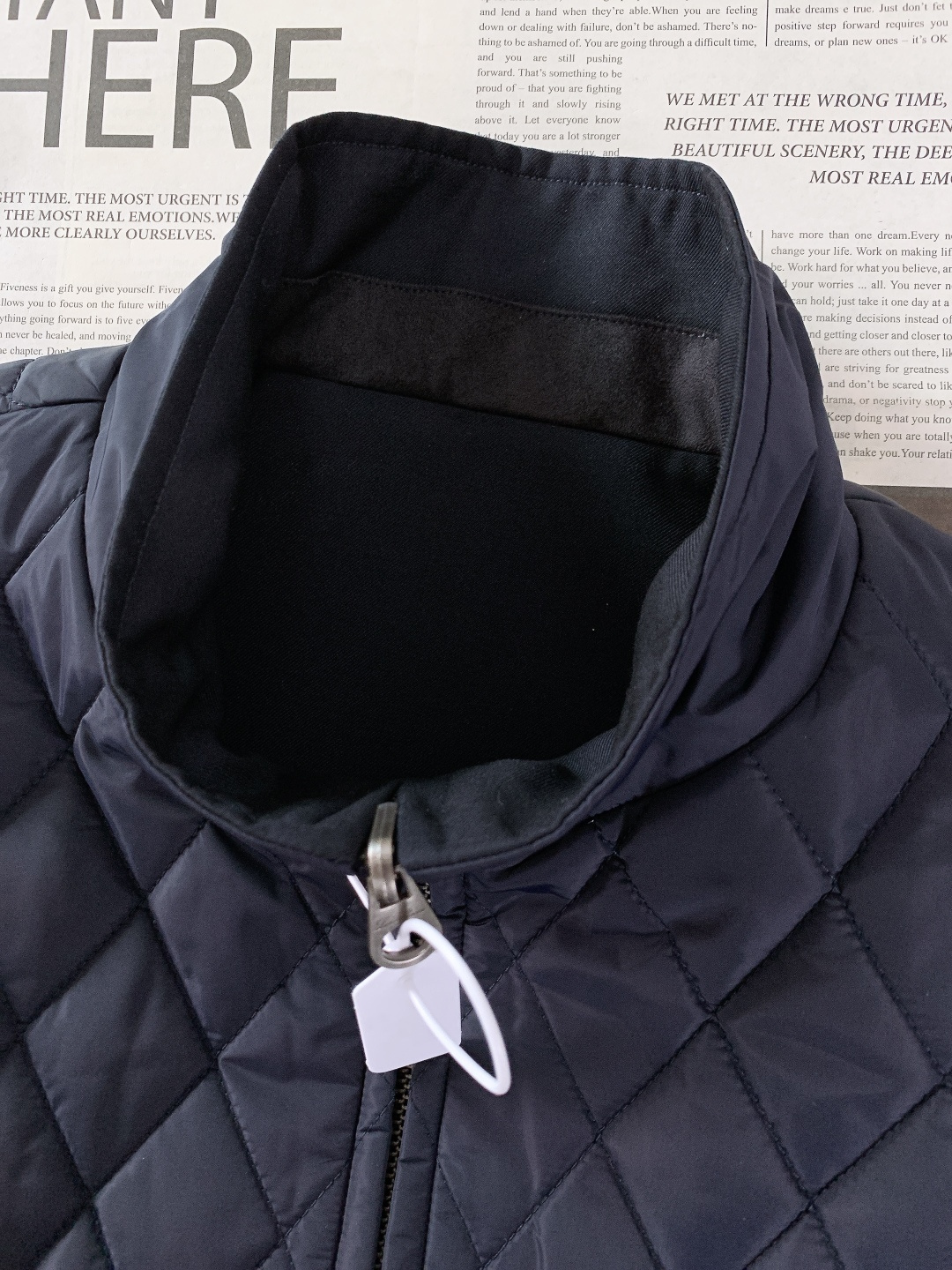 LoroPiana L.P FW秋冬新品lP🆕藏蓝菱格双面男士马甲。A面甄选100%超细羊毛，藏蓝色羊毛